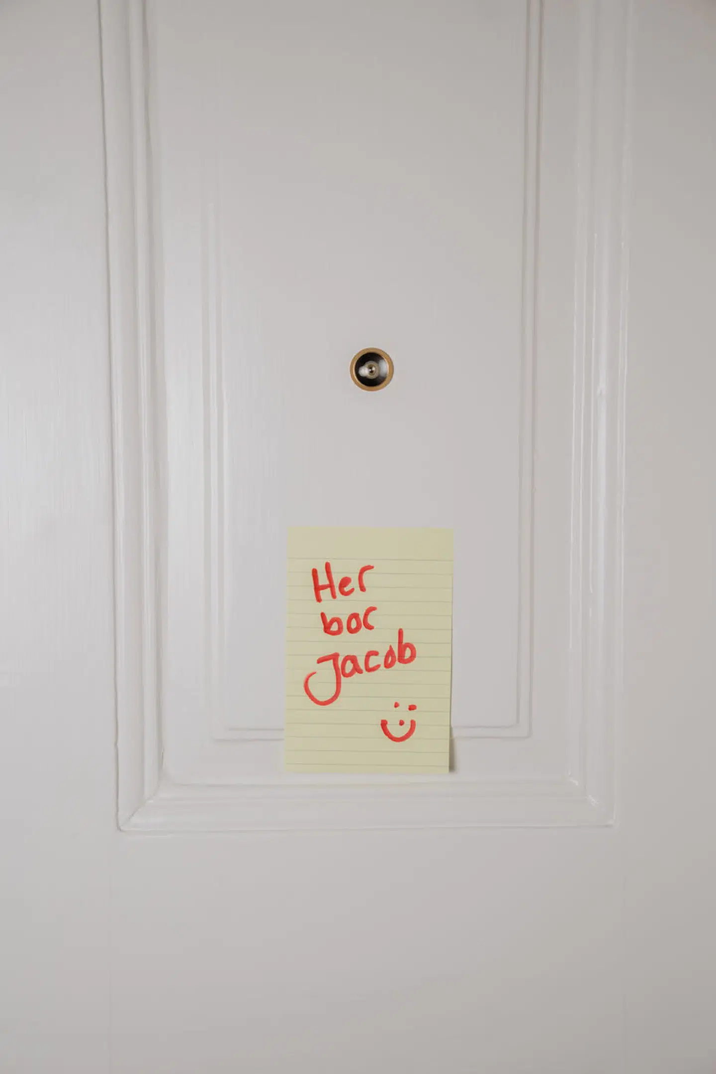 Sådan klarer man et dørskilt i en ruf, når det ikke behøver at være så fancy.