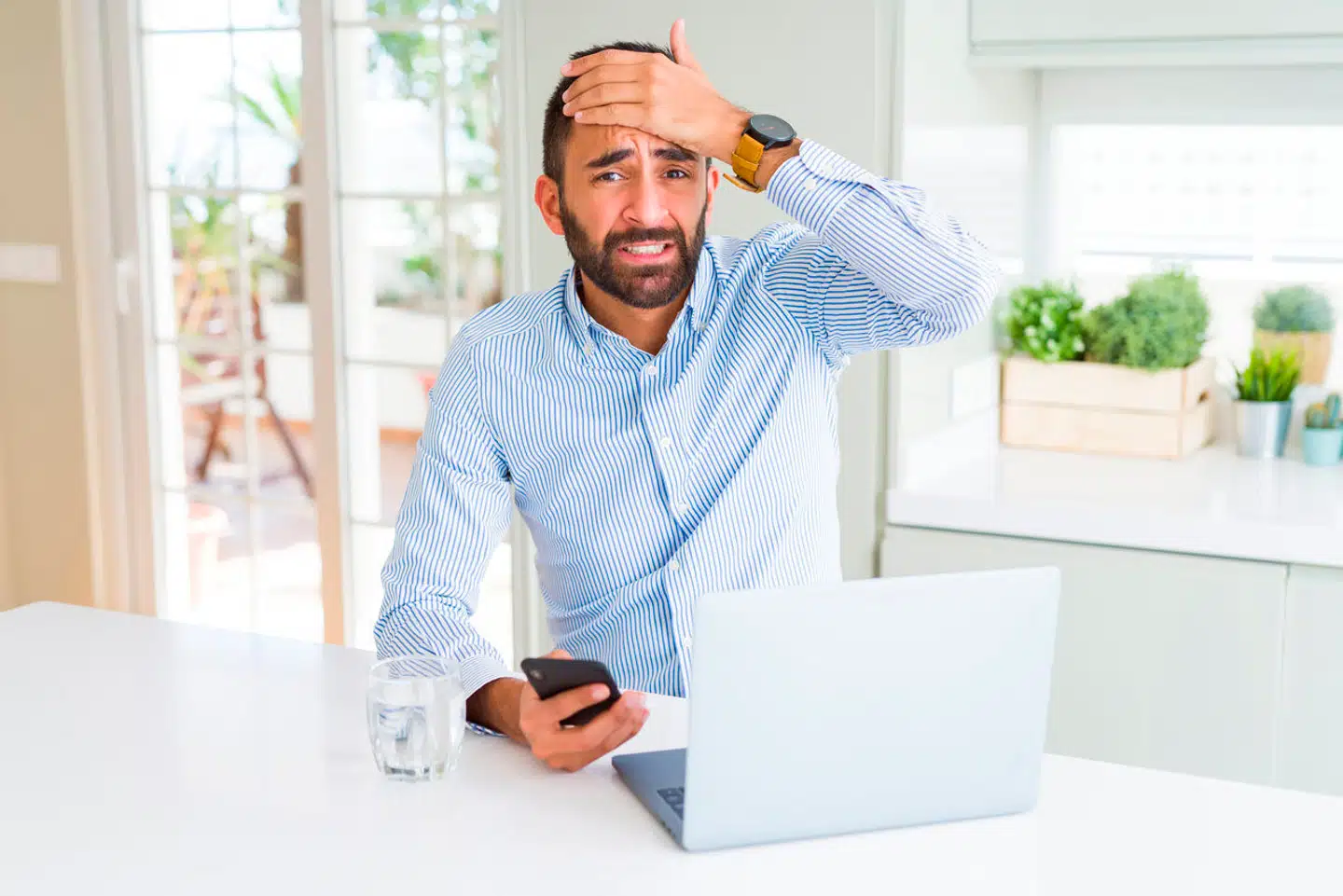 Ledernes måde at agere på i en organisation er afgørende for trivsel og resultater hos ansatte. Der er mange måder, de enten kan fremme eller »formindske« medarbejdernes indsats og engagement på.