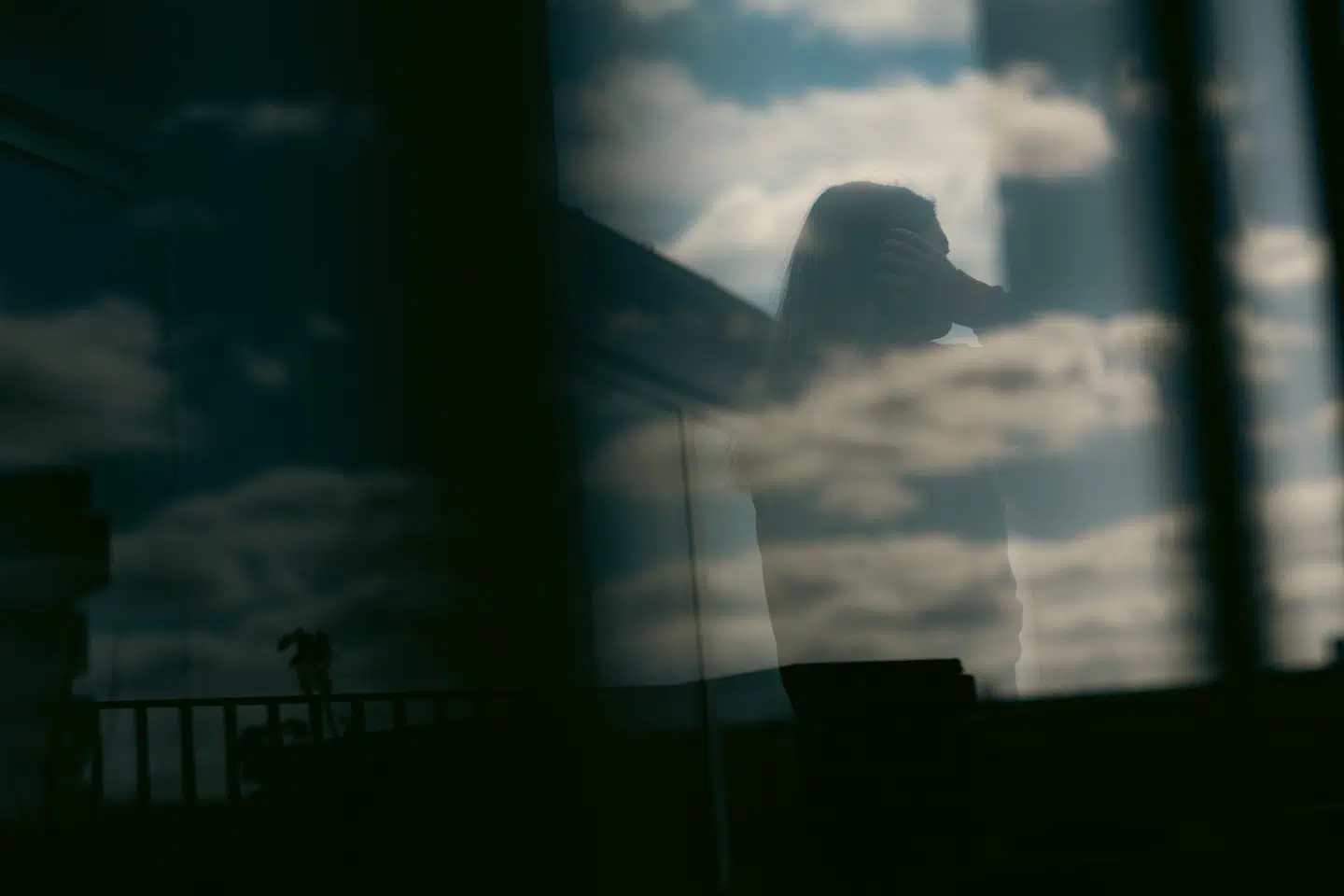 En ung kvinde fortæller om en uønsket berøring fra Lizette Risgaard i 2021.