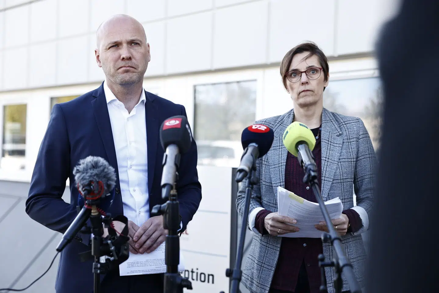 Da regionsrådsformand Anders Kühnau (S) og regionsdirektør Pernille Blach Hansen tirsdag fyrede ledelsen på Aarhus Universitetshospital, var de på ingen måde stolte af situationen.