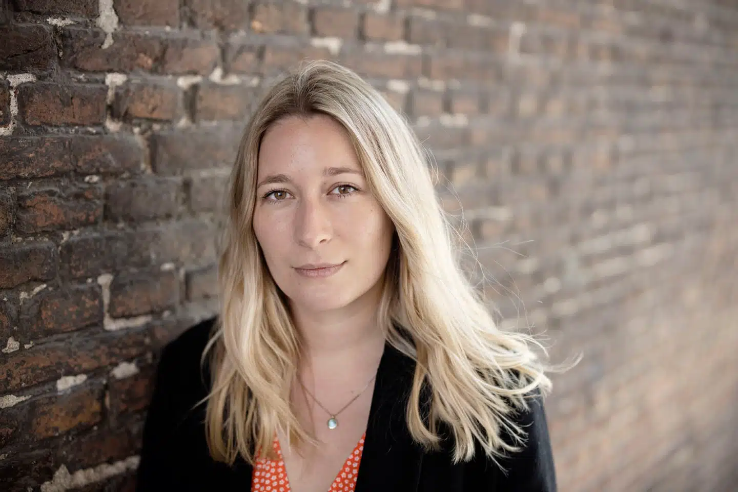 Kira Marie Peter-Hansen mener, at det er sexistisk, når medier lader kvindelige politikeres indbyrdes forhold stå over politiske holdninger.