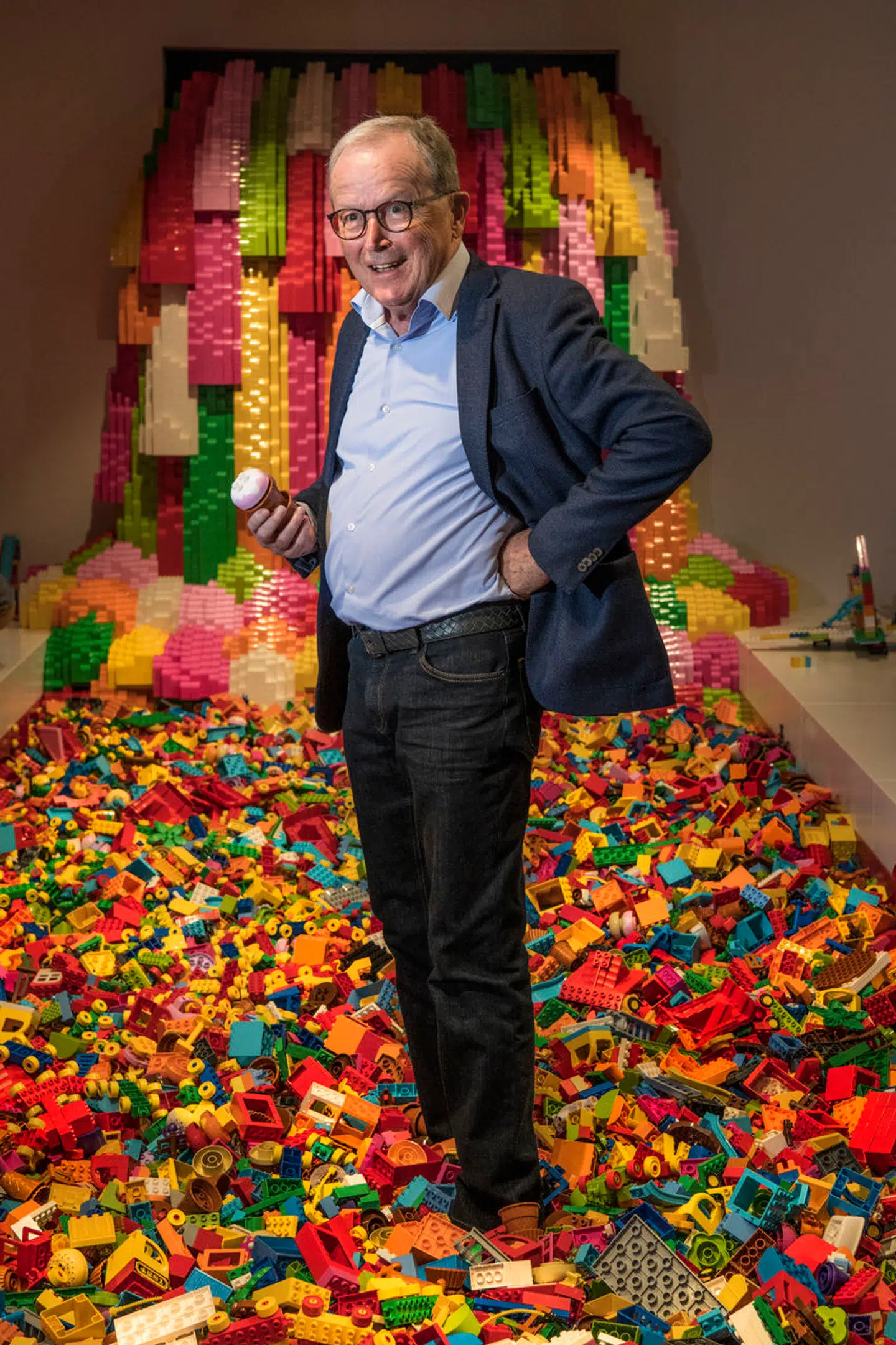 Kjeld Kirk Kristiansen – tredje generations ejer af LEGO-koncernen – træder i dag af som formand for bestyrelsen.