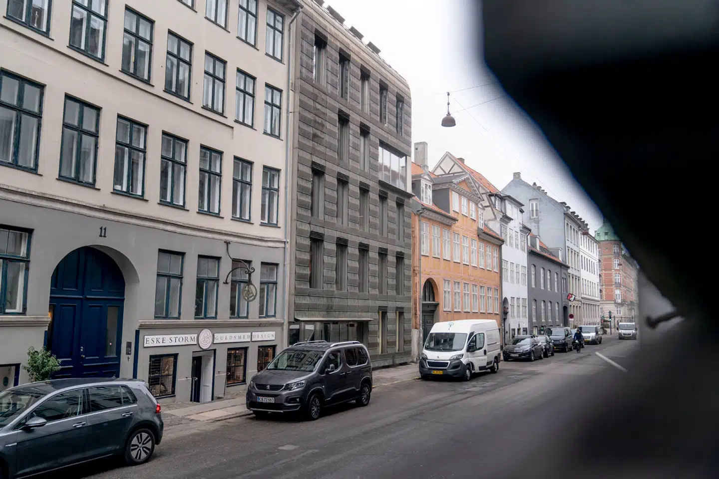 Teknik- og Miljøforvaltningen i København har fremlagt en plan for, hvordan Toldbodgade kan blive forandret, men før dét udbygger Mærsk sit kontor på gaden. Det får store konsekvenser for trafikken. Arkivfoto.