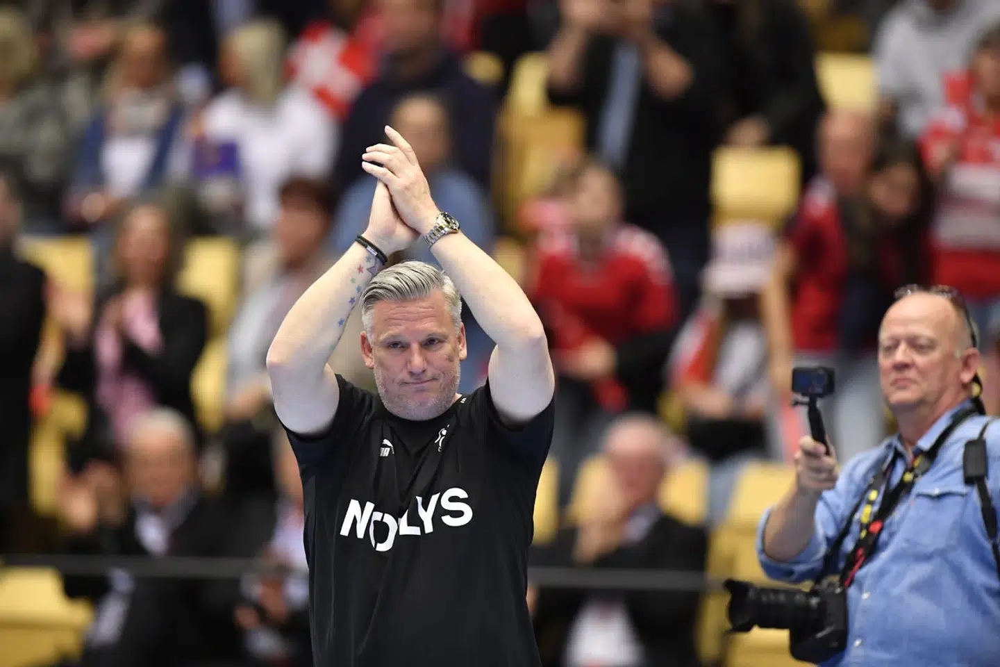 »Jeg er rigtig glad for mit job i Dansk Håndbold Forbund. Jeg har nogle fantastisk dygtige spillere, jeg får lov at træne, og så har jeg også en virkelig god stab, som jeg er vanvittig glad for at arbejde sammen med,« siger Nikolaj Jakobsen. Danmark møder Sverige i EHF Euro Cup i Jyske Bank Boxen i Herning lørdag den 29. april 2023.