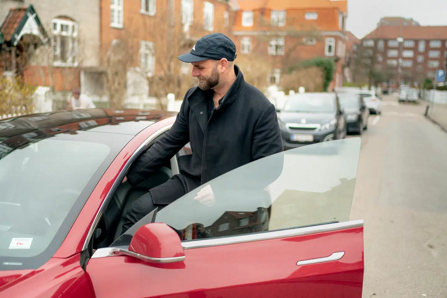 Jakob Meyer er en blandt de mange danskere, der har benyttet sig af det grønne billån og sparet flere tusind kroner på en Tesla-elbil. Tesla solgte mere end 3.000 eksemplarer af sin model Y i marts – det er det højeste tal for en bilmodel i Danmark siden 1995.