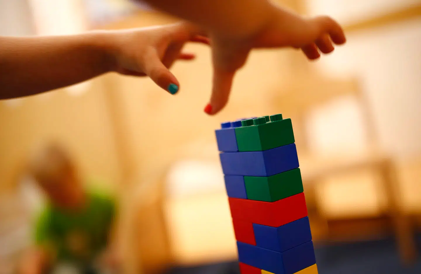 Der er ord og sætninger, du aldrig bør sige til dit barn. En amerikansk psykoterapeut har et bud på, hvilke sætninger du bør sende hen, hvor peberet gror.