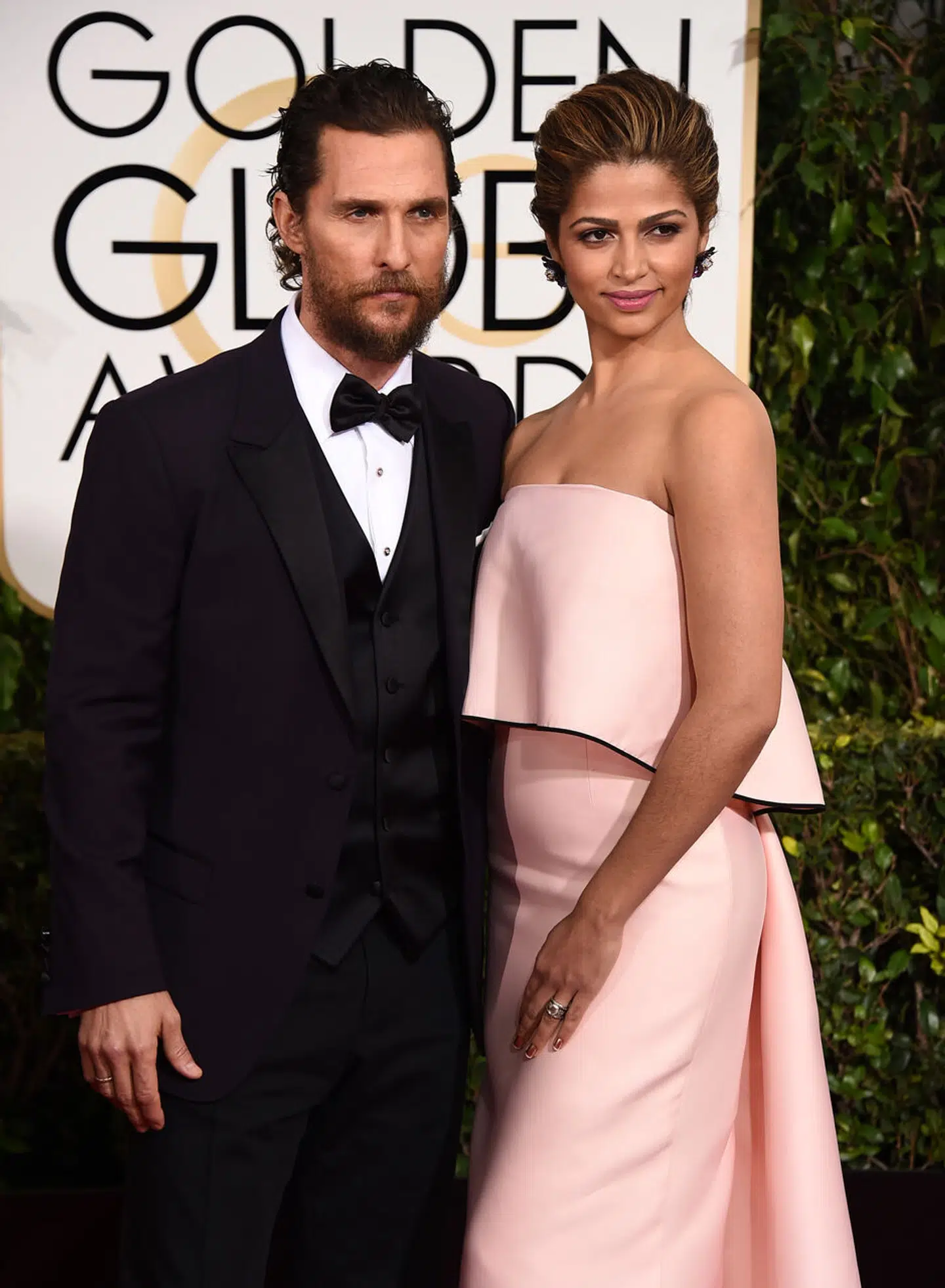 Matthew McConaughey og hans hustru, den brasilianskfødte model Camila Alves, ankommer til Golden Globe Awards i Beverly Hills i 2015. McConaughey selv stammer fra Texas, der har givet ham en velkendt sydstats-accent, der skinner igennem i de fleste roller – fra »Dazed and Confused« til »Dallas Buyers Club«.