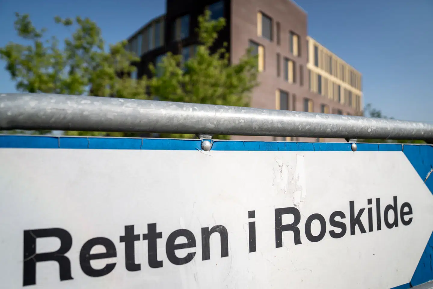 Tre andre mænd er tiltalt i sagskomplekset. Deres sag indledes i Retten i Roskilde om et par uger, skriver B.T.