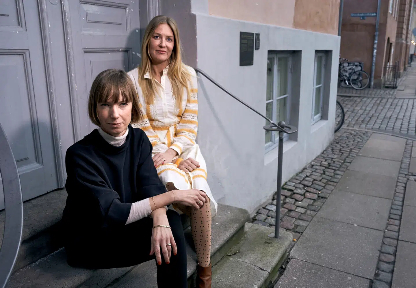 Louise Dinesen (tv.) og Johanne Grant har i flere år arbejdet med ledere, der ender i skandalesager. Nu har de en anke mod det fænomen, der udspiller sig for øjnene af os, men som ingen ifølge dem gør noget ved.