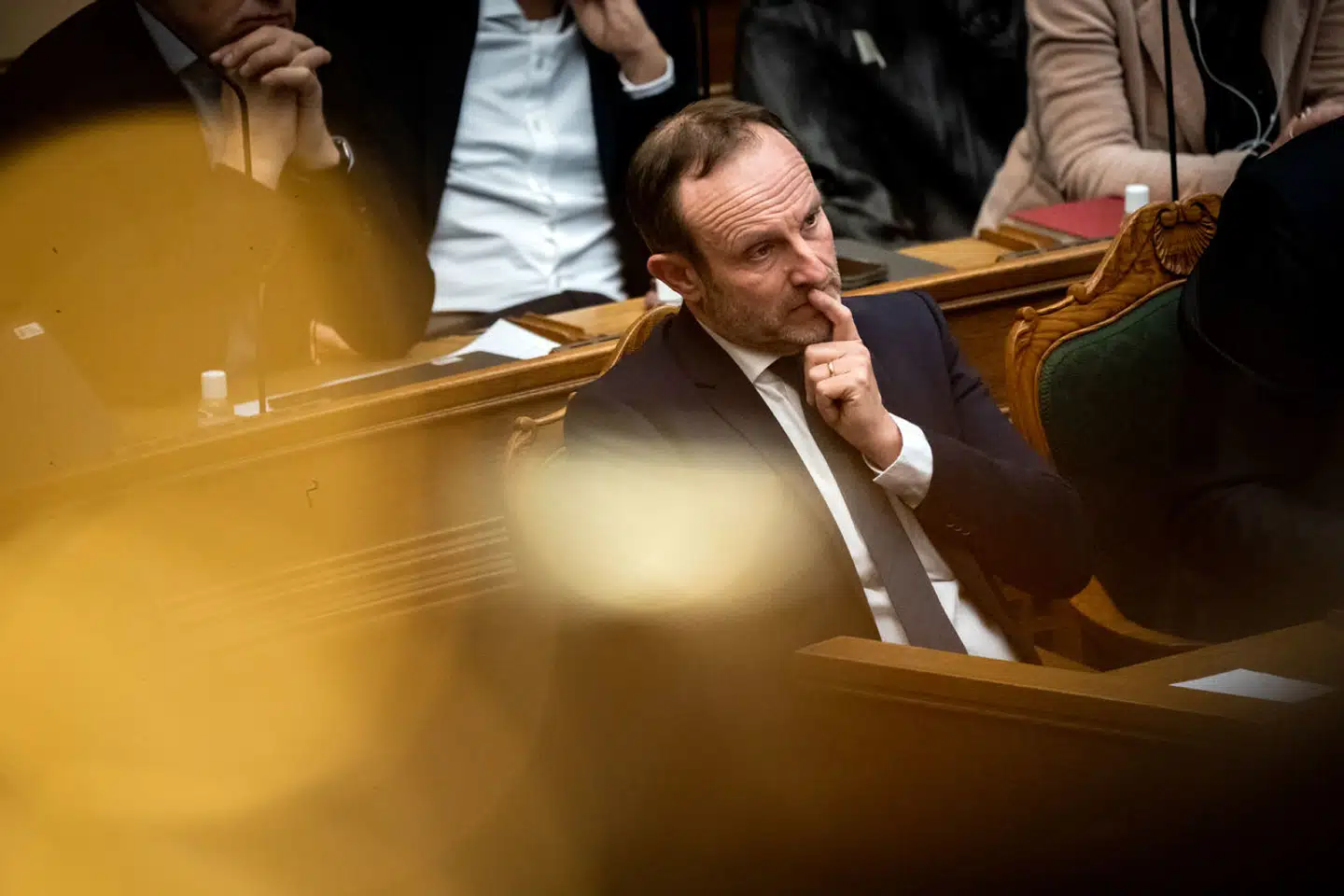Martin Lidegaard (R) kan ikke se diskrepansen mellem partiets melding i Berlingske og hans eget nyhedsbrev.