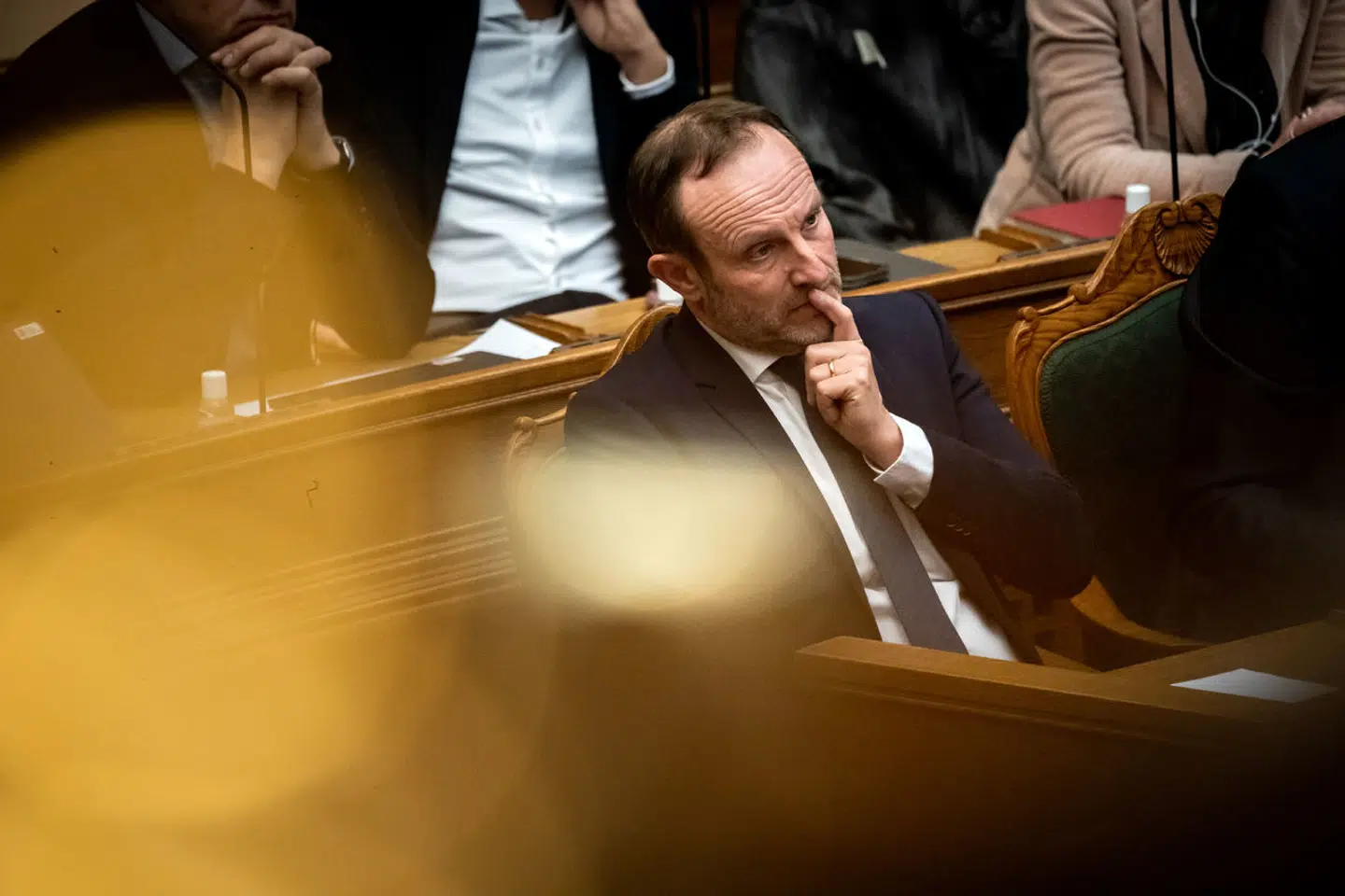 Martin Lidegaard (R) kan ikke se diskrepansen mellem partiets melding i Berlingske og hans eget nyhedsbrev.