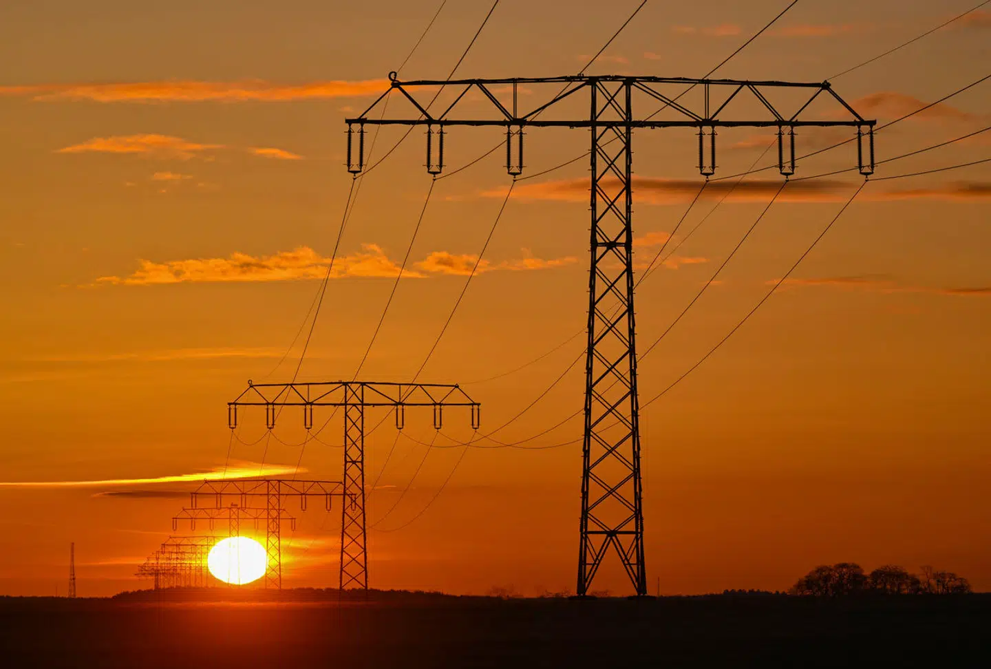 Ifølge Anders Plejdrup Houmøller, der er tidligere chef for den danske afdeling af elbørsen Nordpool, har det været lettere at manipulere energimarkedet det seneste år. Det skyldes, at udsvingene har været større, og de færreste egentlig har kunnet gennemskue de sande priser på energi.