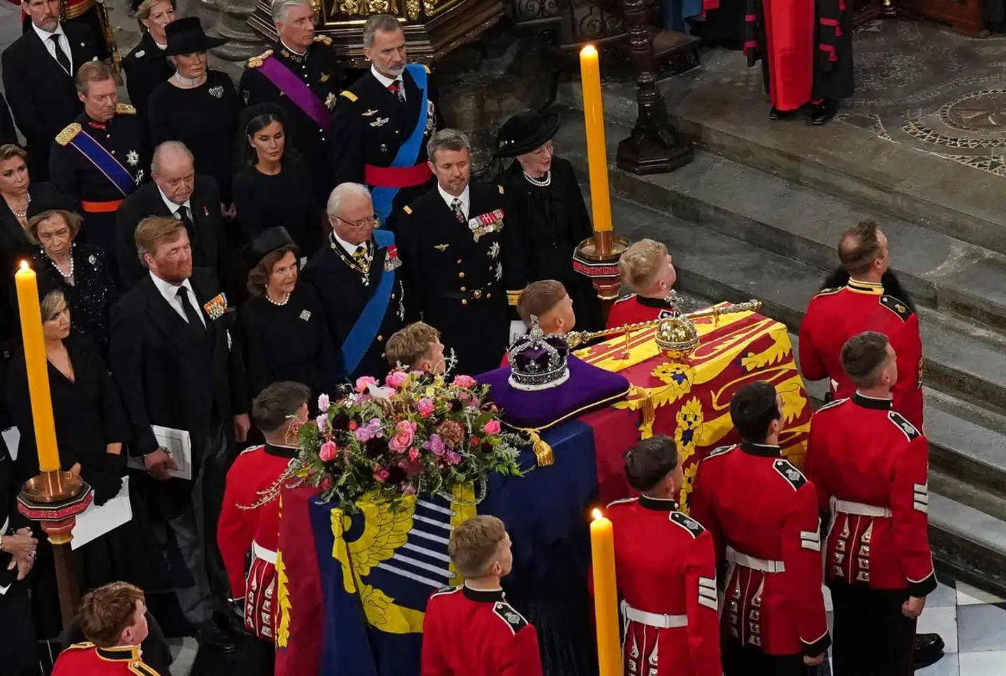 Juan Carlos indtog en hædersplads blandt de europæiske kongefamilier under begravelsen af den britiske dronning Elizabeth 2. i september sidste år.