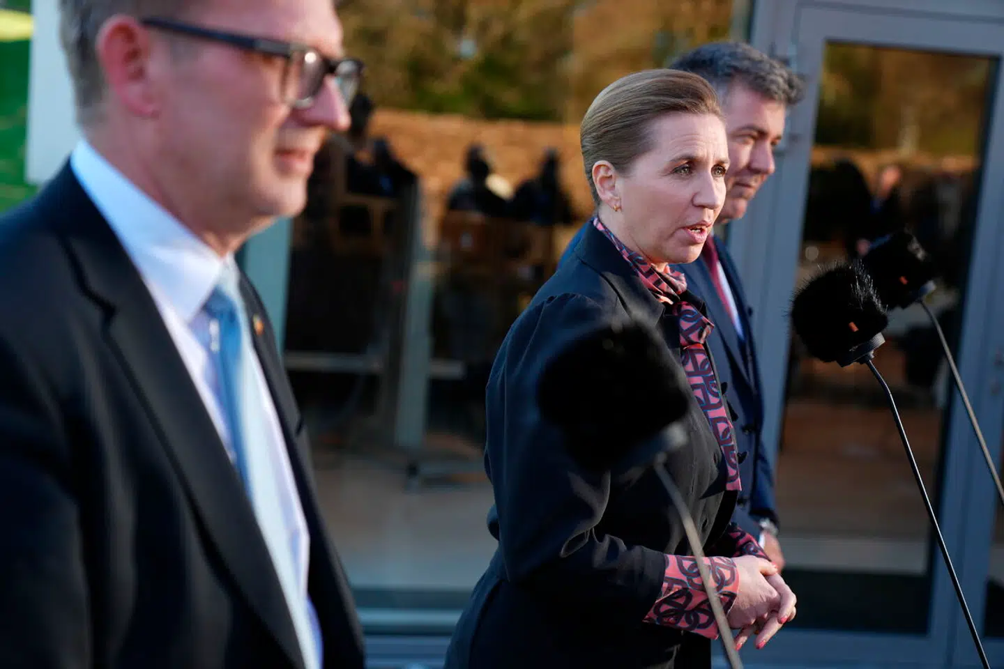 Statsminister Mette Frederiksen (S), klima-, energi- og forsyningsminister Lars Aagaard (M) og fungerende forsvarsminister Troels Lund Poulsen (V) holder doorstep pressemøde før møde om grøn fremtid på Marienborg onsdag den 19. april 2023.