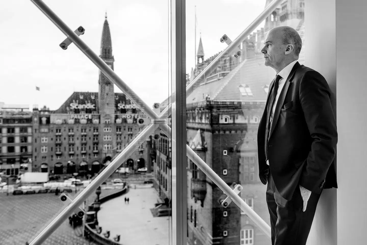 Kim Graugaard, viceadministrerende direktør i Dansk Industri, appellerer til, at regeringen og forligspartierne prøver at nå hinanden i forhandlingslokalet.