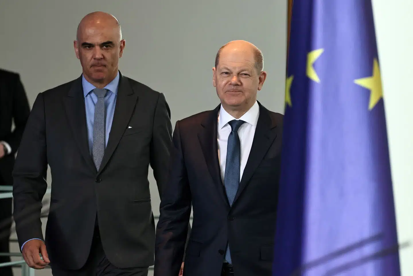 Den tyske forbundskansler, Olaf Scholz, ønsker, at den schweiziske regering giver grønt lys for at sende ammunition til Ukraine, men under et besøg i Berlin erklærede den schweiziske forbundspræsident, Alain Berset, at det ikke er foreneligt med landets neutralitetspolitik.