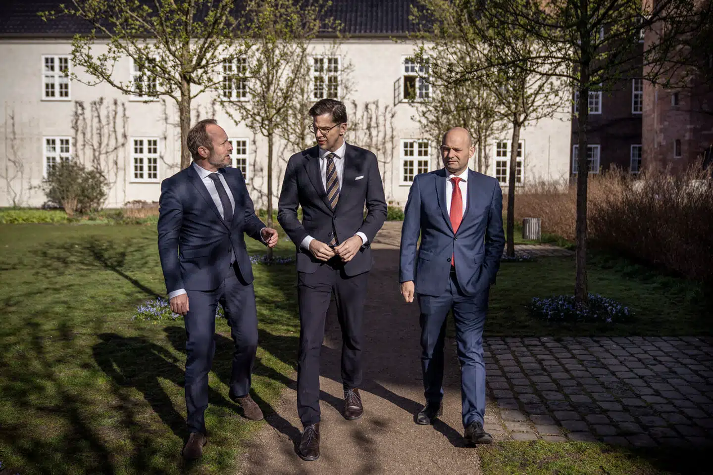 Martin Lidegaard, Alex Vanopslagh og Søren Pape Poulsen har over den seneste tid holdt en række møder med hinanden. Nu danner de en ny alliance, der skal presse regeringen.