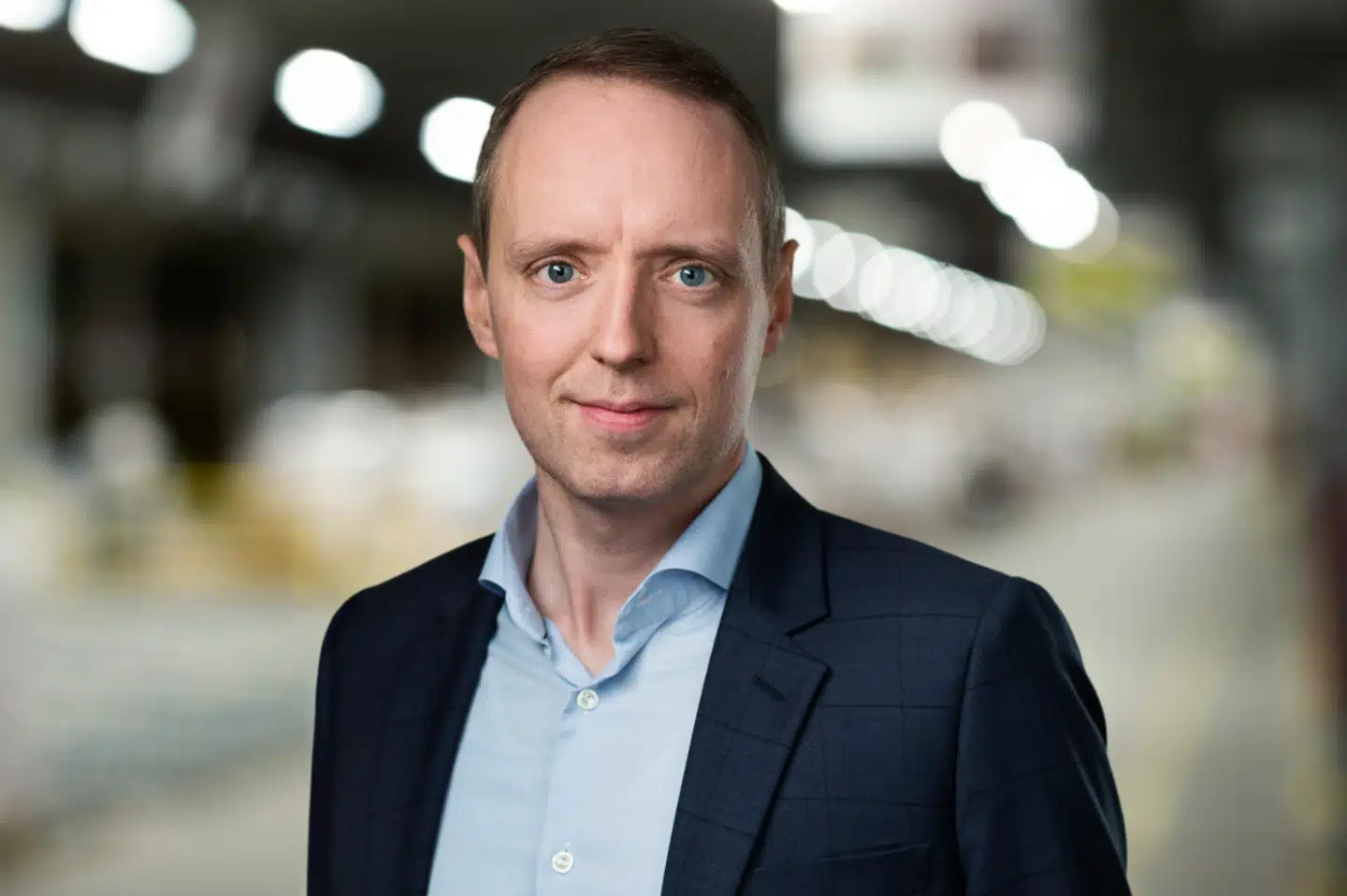 Til efteråret overdrager Per Bank posten som administrerende direktør til koncernens 46-årige finansdirektør, Anders Hagh.