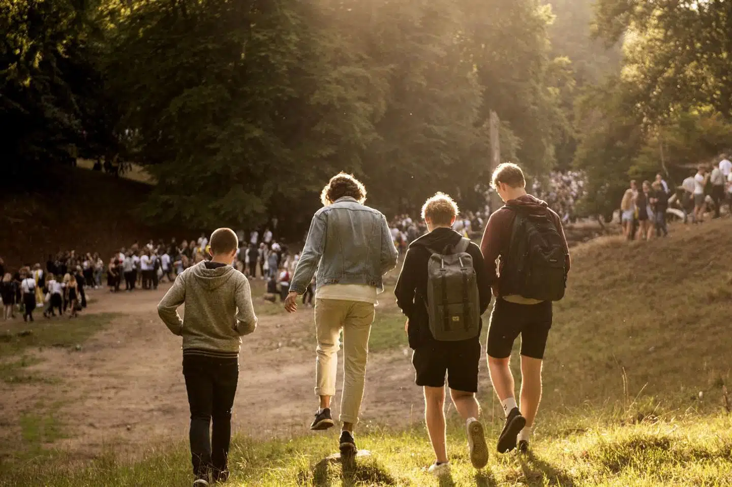 »En væsentlig årsag til, at Danmark har relativt mange i lavindkomstgruppen blandt de 15-29-årige, er således, at mange unge danskere er studerende, og dermed typisk har en (midlertidigt) lav indkomst,« skriver Mads Lundby Hansen.