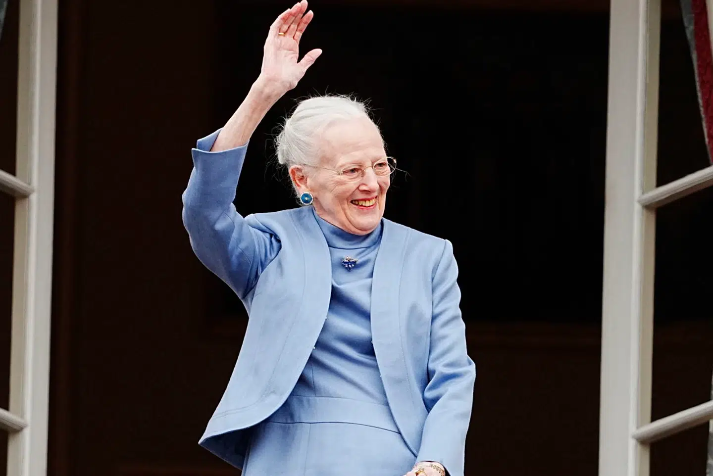 »Lad os nu råbe et tifoldigt leve for Danmark. Danmark længe leve,« sagde dronning Margrethe til de fremmødte på Amalienborg Slotsplads, hvorefter der lød ti gange hurra.