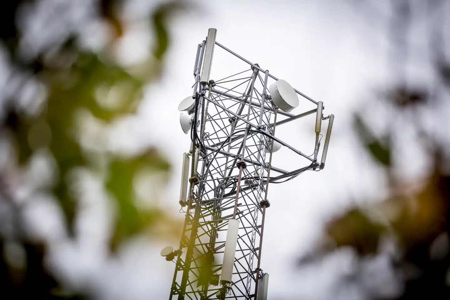 Der bliver fulgt nøje med, hver gang du bruger din mobiltelefon eller internetforbindelse. Alle oplysninger gemmes hos teleselskaberne eller internetudbyderne i et år. Arkivfoto: Mads Claus Rasmussen/Ritzau Scanpix