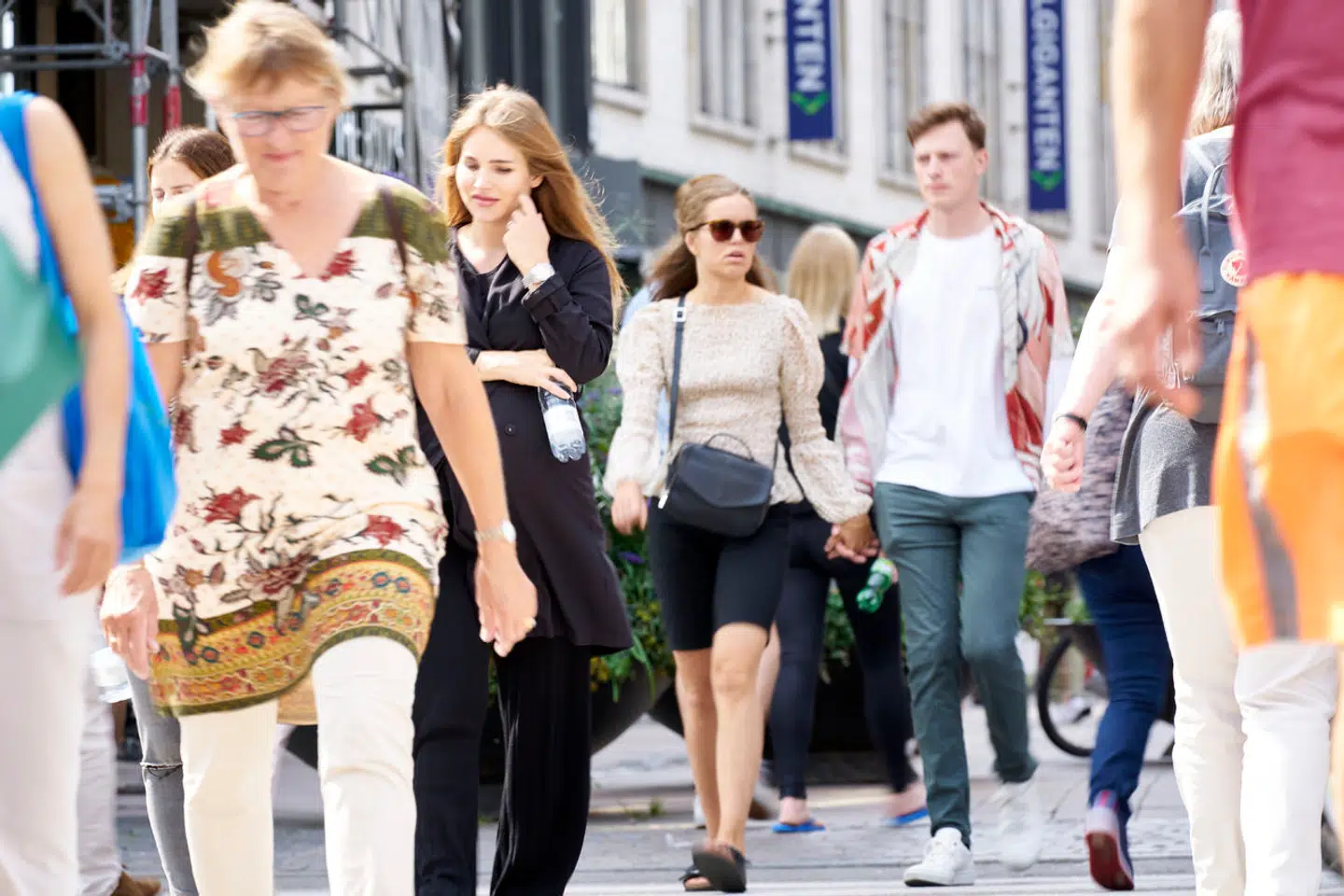 Danskernes anglicismer er ikke nødvendigvis et udtryk for sproglig dovenskab. De tilføjer også nye nuancer, siger seniorforsker i Dansk Sprognævn, Margrethe Heidemann Andersen. Arkivfoto fra Strøget, København.