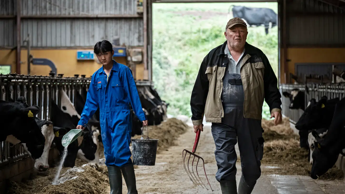 Der er en usagt forventning om, at Carl skal videreføre familiens landbrug efter sin far i filmen »Stille liv«, der handler om adoption. Carl bliver spillet af debutanten Cornelius Won Riedel-Clausen og faren af Bjarne Henriksen.