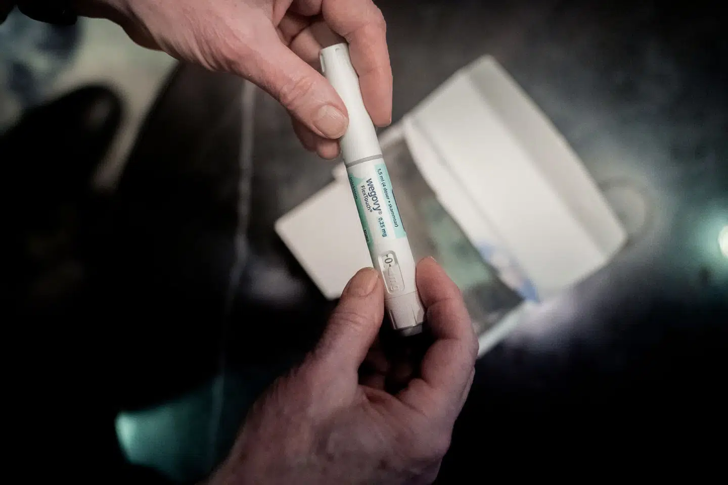 Novo Nordisks vægttabsmedicin Wegovy bliver nærmest revet af hylderne på apotekerne især i USA. Det er årsagen til, at Novo Nordisk torsdag måtte gå til fondsbørsen og fortælle, at koncernens samlede salg i årets første kvartal er vokset med hele 25 procent, og at selskabet derfor fordobler sine forventninger til hele årets salg fra 13-19 procent til 24-30 procent.