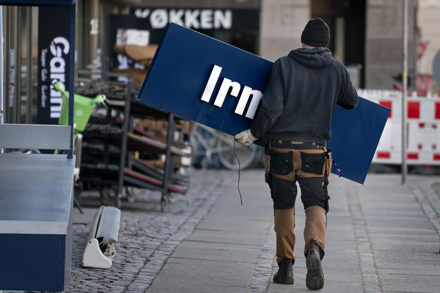 »Taberne er kede af, at Irma lukkede, og dermed cementerer de for alle andre, hvor umulige de er at elske,« skriver Lotte Hansen.