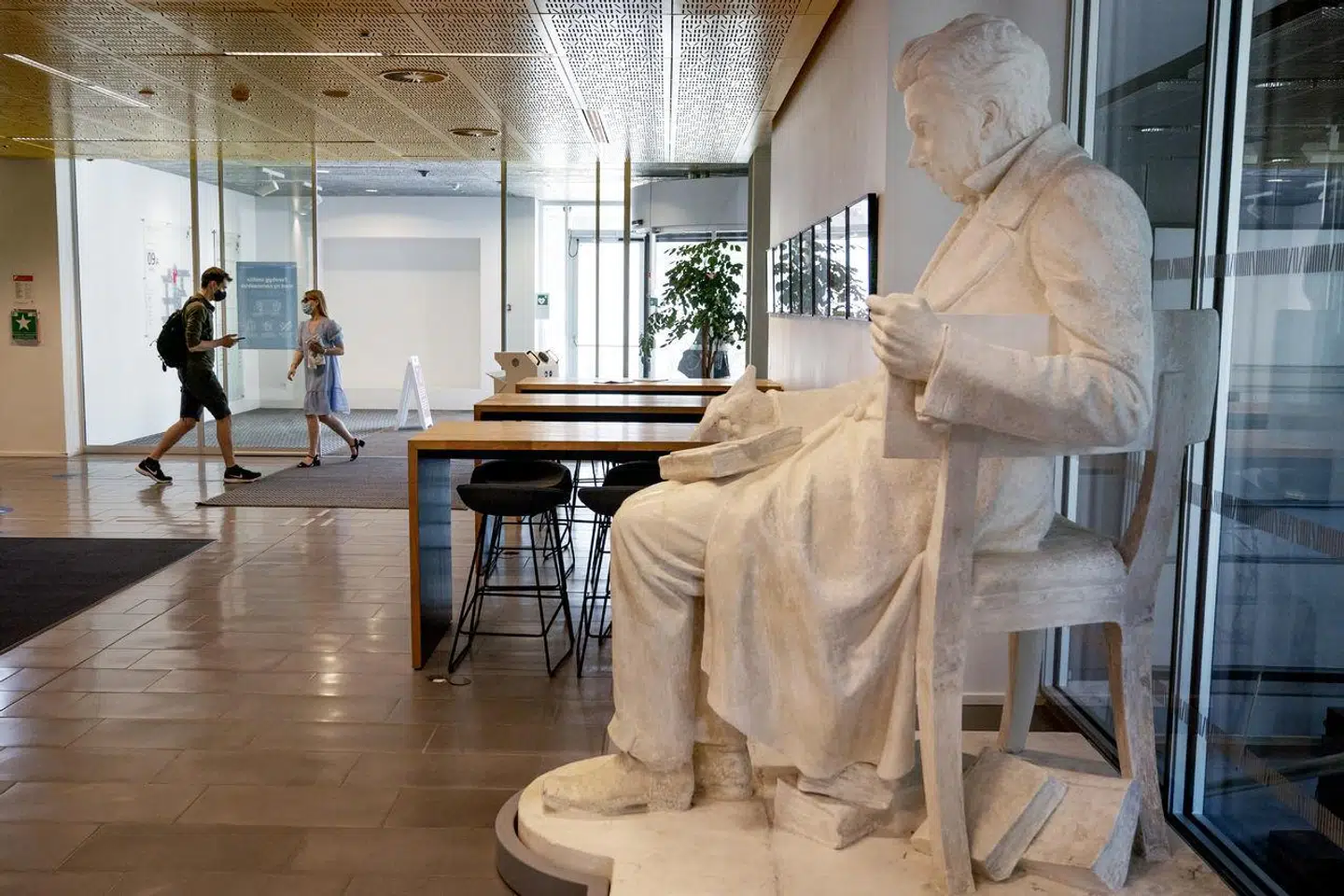 »Fra Advokatrådets side har vi mange argumenter for, at de jurastuderende skal bevare en kandidat på to år. Vi kan være »egoistisk« nervøse for at aftage mindre dygtige kandidater,« skriver Martin Lavesen.