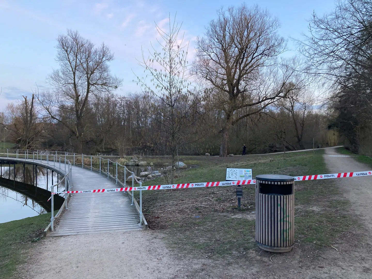 Politiets afspærring ved Nymose Sø i Gentofte. Foto: Morten Høyrup