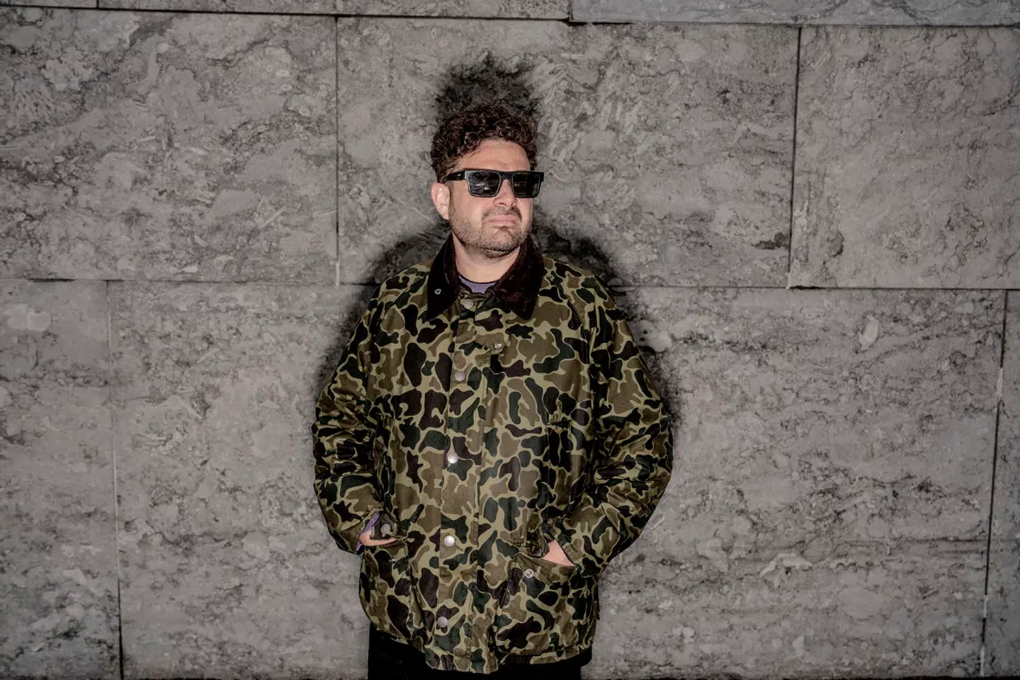 Fenar Ahmad kom til Danmark som irakisk flygtning i 1986. Han er uddannet filminstruktør fra den alternative filmskole Super16 og har lavet fire film. »Underverden« kom i 2017 og blev hans store gennembrud.