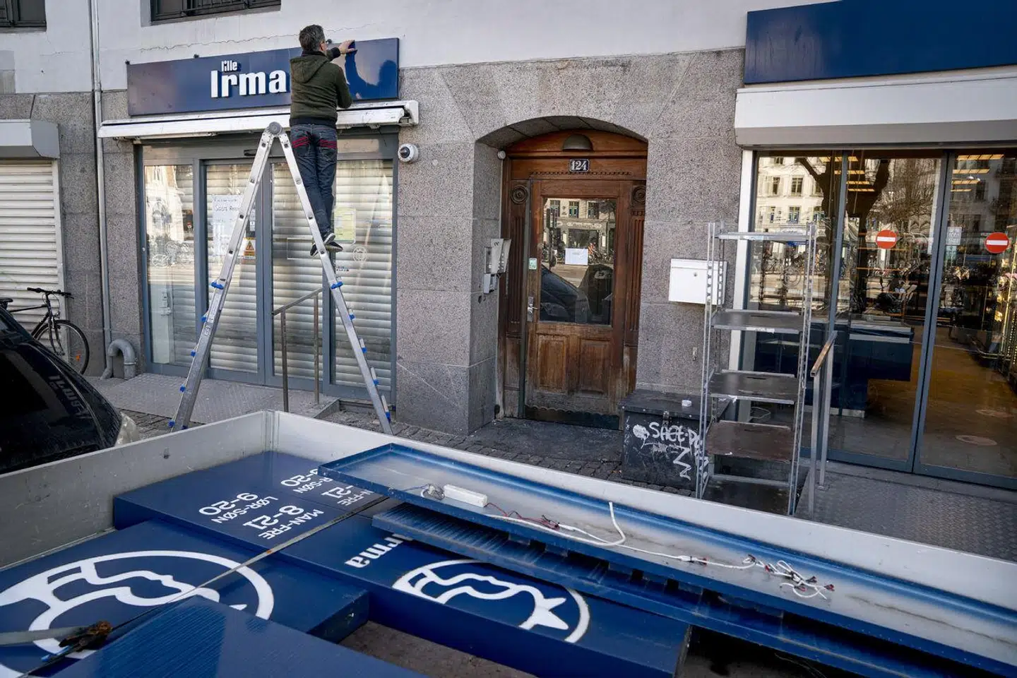 »Gad vide, om ikke Irma lukkes, fordi ingen af konkurrenterne har noget, der ligner Irma, og Coop derfor overbeviser sig selv om, at det er Irma, der er problemet,« skriver Niels Kliim.