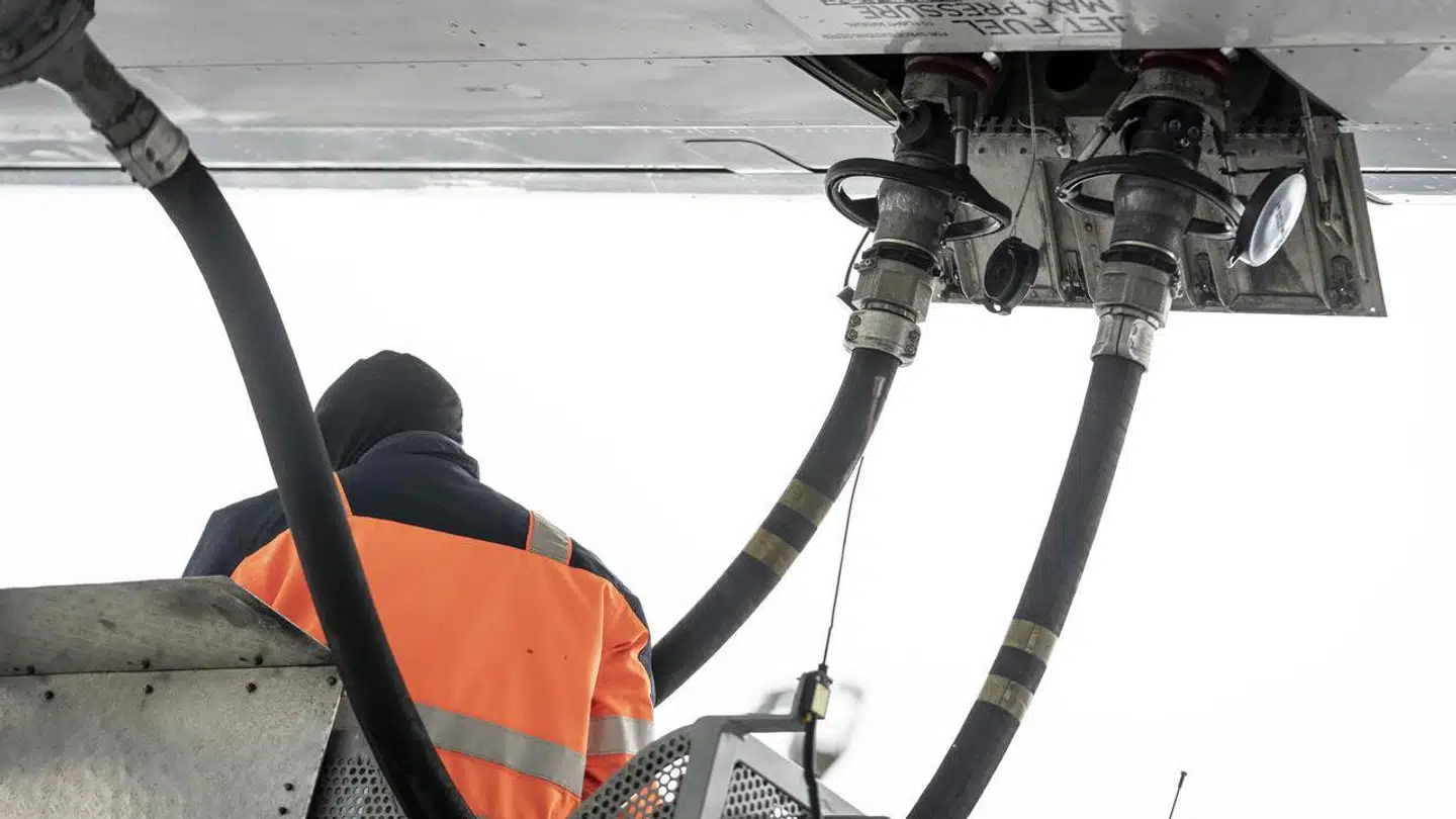 Der vil gå kortere tid, end de fleste forventer, før flyene – som her i Københavns Lufthavn i Kastrup – tankes med grønt brændstof fremstillet af biomateriale og opsamlet CO2. Arkivfoto: Mads Claus Rasmussen/Ritzau Scanpix
