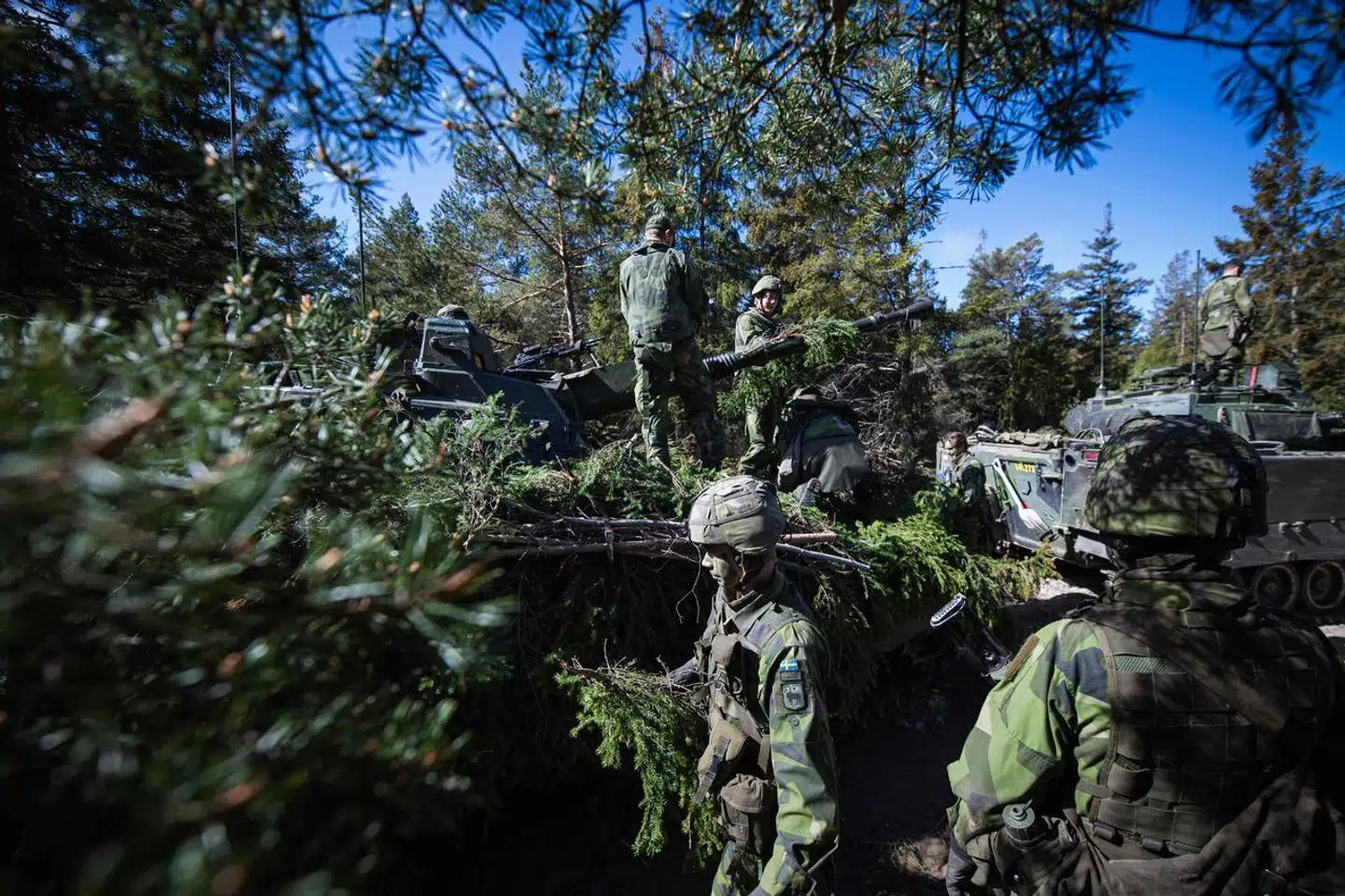 Svenske soldater på øvelse på Gotland, hvor de også tidligere har været på øvelse for at forstærke øen, som svenskerne mener, at russerne ville kunne finde på at angribe.