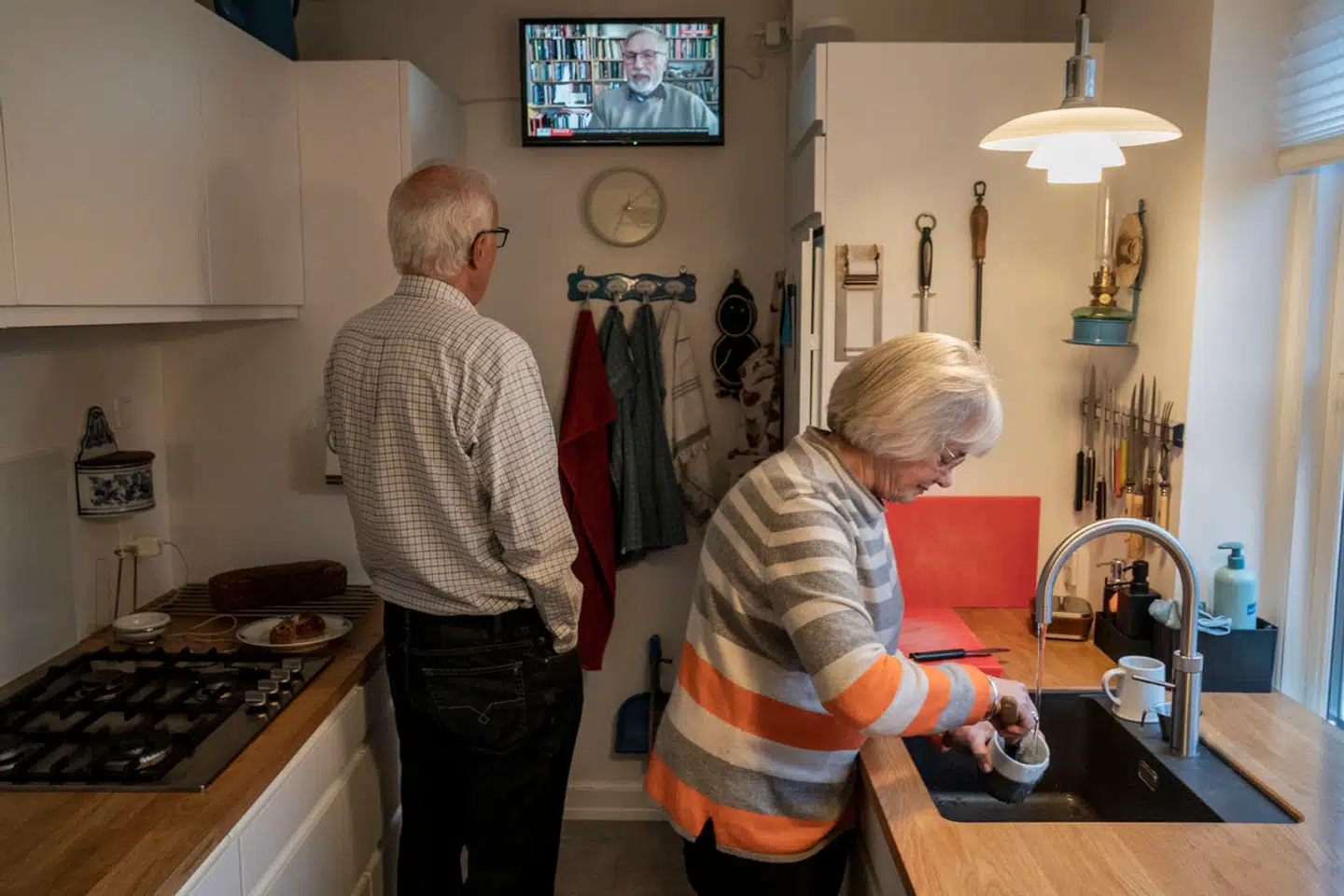 »Måske trives mange kvinder med at udøve kontrollen i hjemmet? For med rollen som 'projektleder' i hjemmet følger ikke kun ansvar, men også magt,« skriver Pia Kjærsgaard.