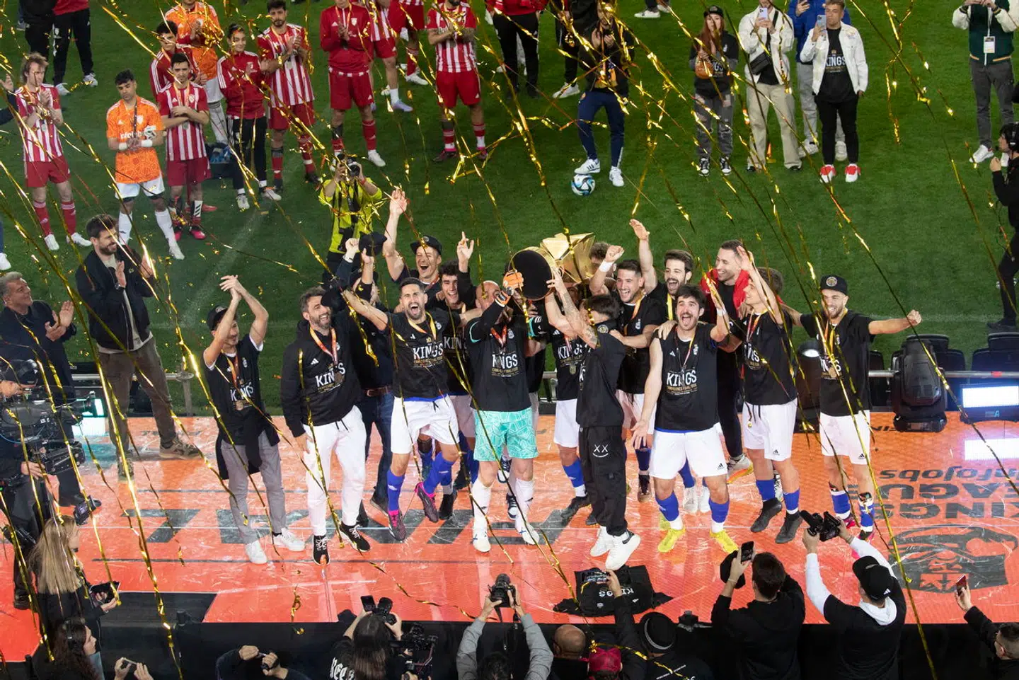 Kings League kårede søndag sin første vinder efter en final four afviklet på et fyldt Camp Nou, som FC Barcelona havde udlånt til sin tidligere topspiller.