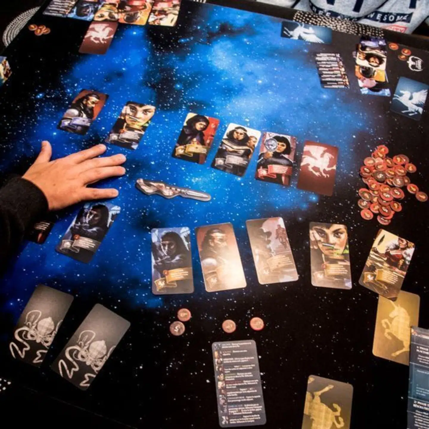 Dramatiske »Feud« er endelig udkommet på dansk. Originaltitlen er »Oriflamme«.