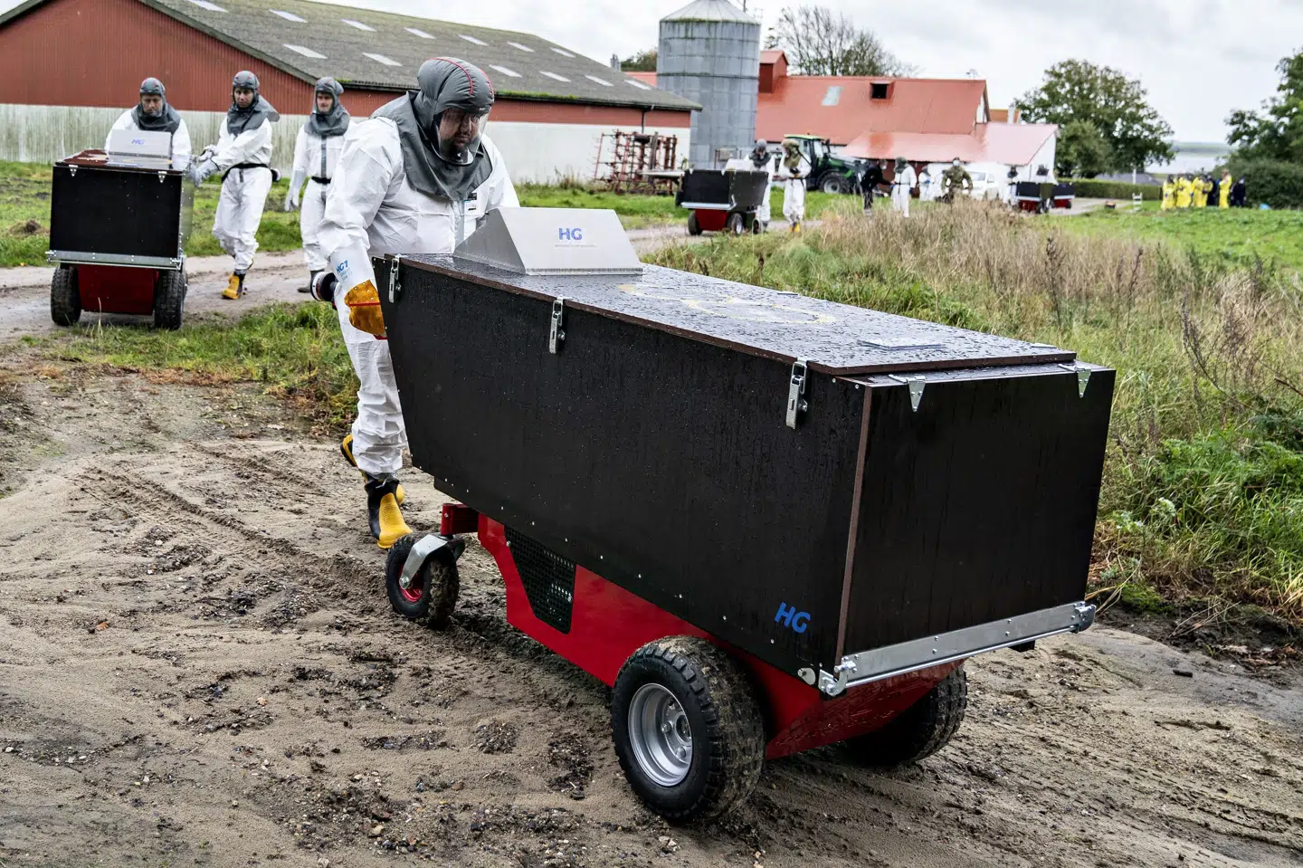 Minkavlerne får ikke svar på, hvordan regeringen tænker at kunne udbetale erstatninger for aflivning af mink i første kvartel af 2023, selv om regeringen har lovet, at det vil ske i begyndelsen af året. Fødevareministeren siger, at han er frustreret, men at en model kan præsenteres meget snart. Henning Bagger/Ritzau Scanpix