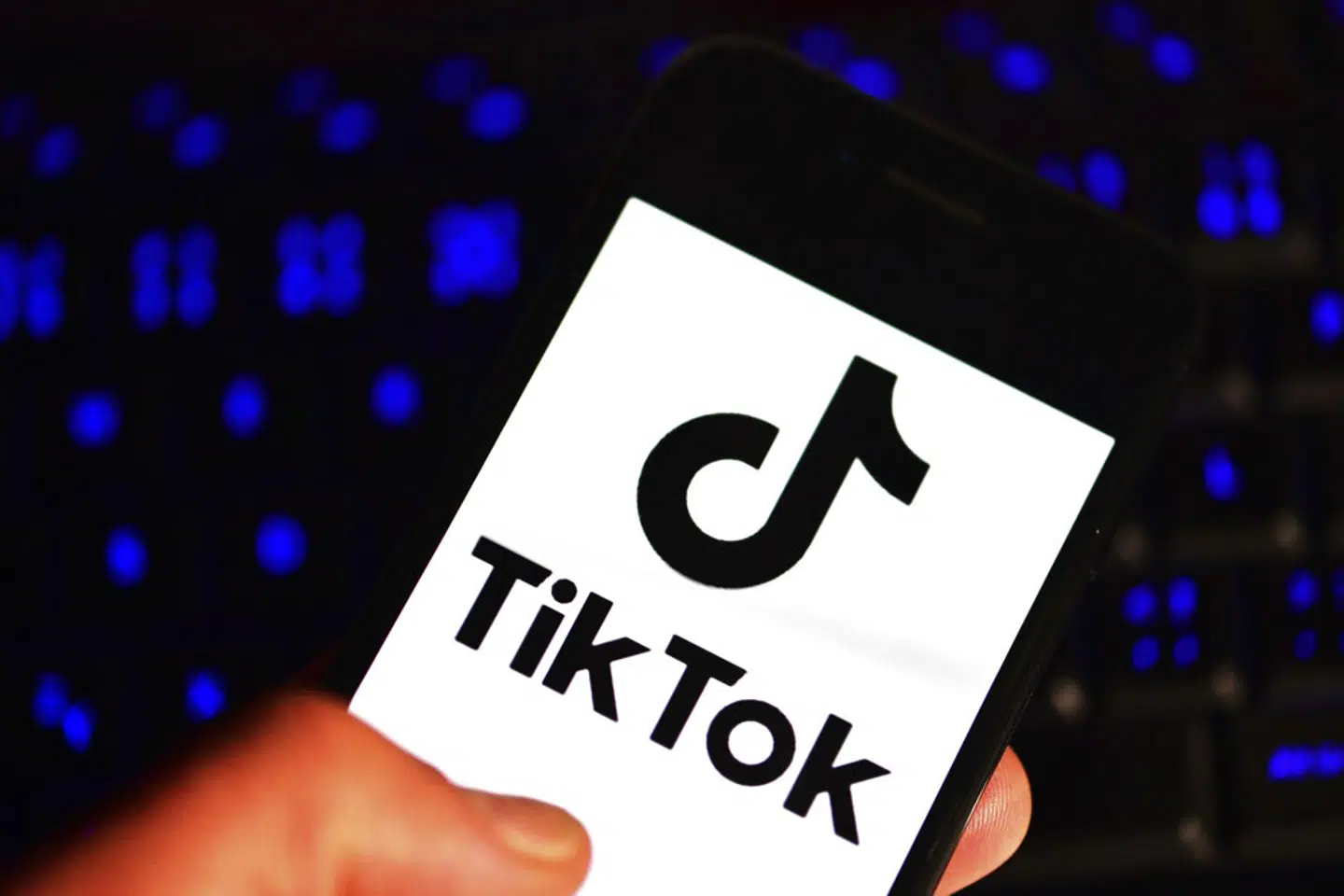 Børn og unge bør slette TikTok eller ændre markant på deres indstillinger i appen, lyder det fra Medierådet for Børn og Unge. (Arkivfoto). – Foto: Petr Svancara/Ritzau Scanpix