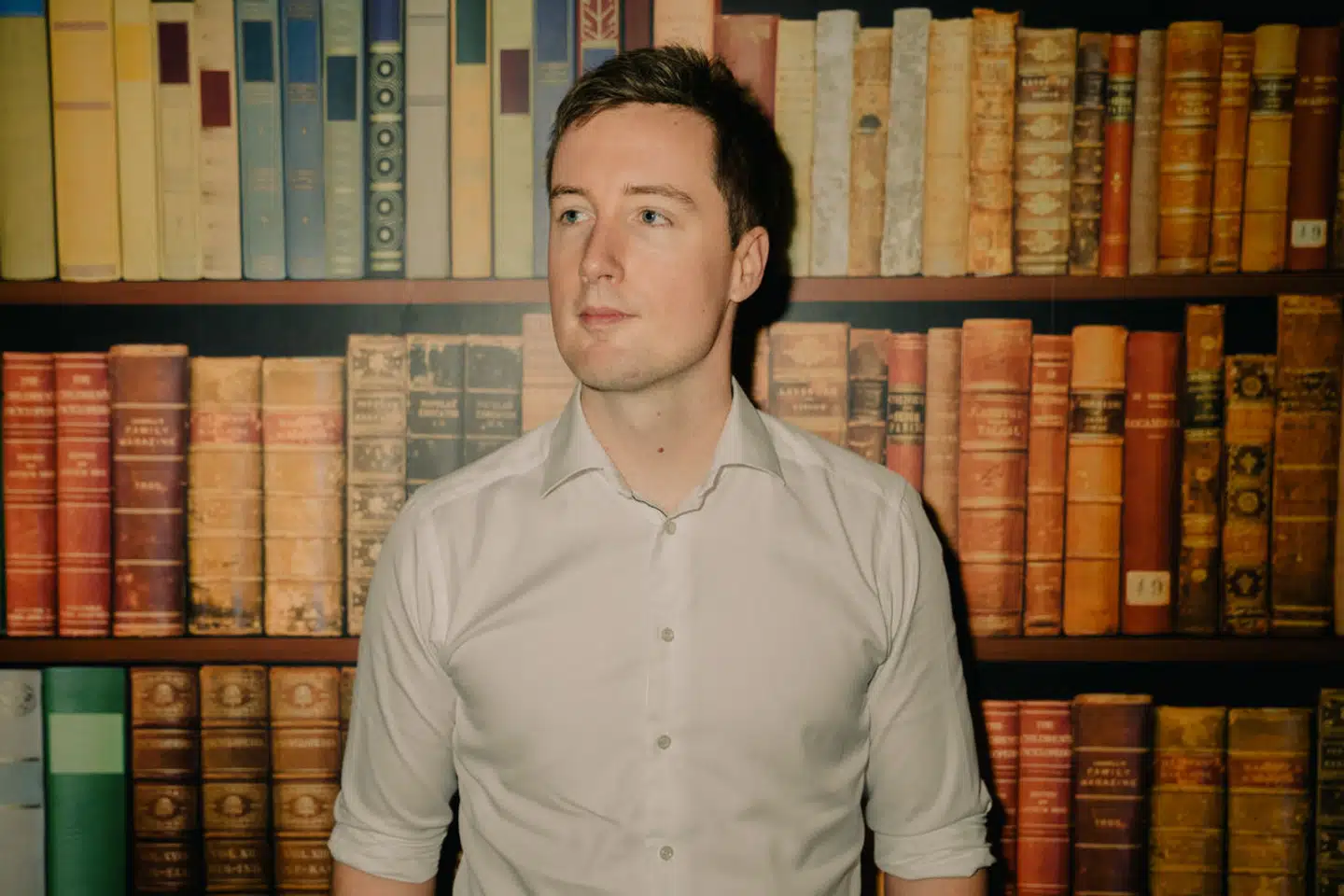 Jacob Mark har været lærervikar og uddannelsesordfører for partiet. Han er ærlig om, at han er blevet taget for plagiat, og han forklarer, at det skete, fordi det politiske arbejde overskyggede studierne.