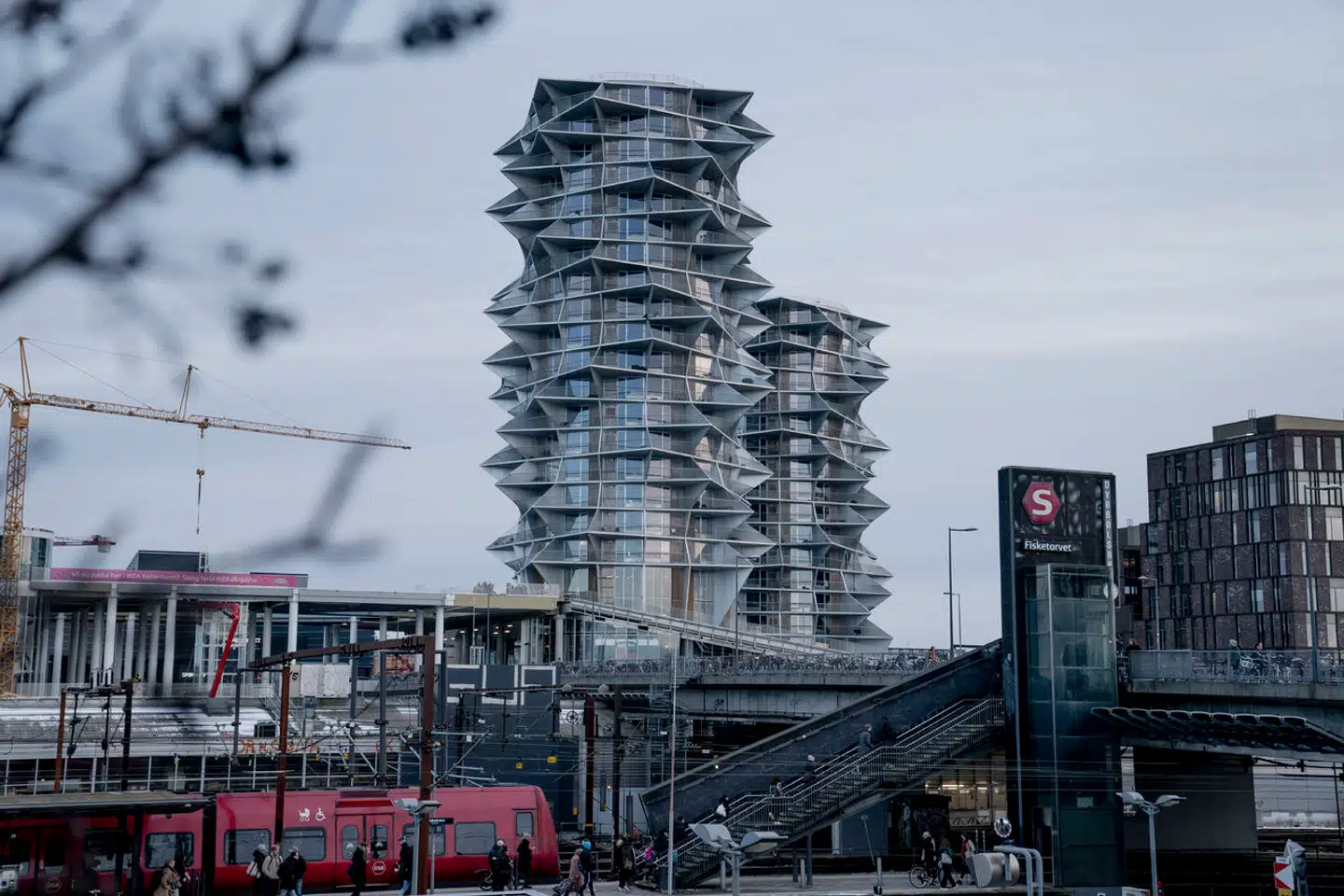 Flere lejere i kaktustårnene kritiserer nu forholdene. For eksempel har en af lejerne måttet tisse i en gryde, fordi vedkommendes toilet var gået i stykker.