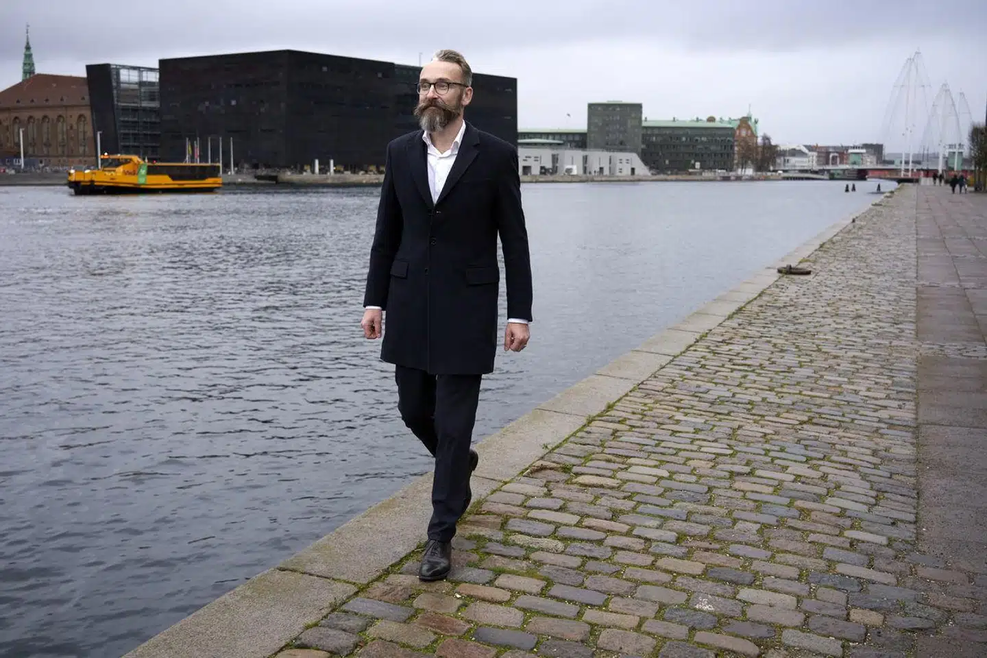 Ole Birk Olesen mener, at forslaget kan bidrage til at løse flere problemer i samfundet.