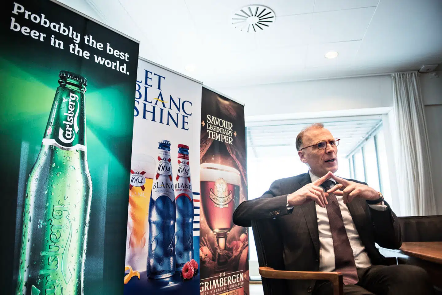 Carlsberg og topchef Cees 't Harts bestræbelser på at komme ud af Rusland har ramt endnu et nyt bump på vejen. Selskabet forventer ikke desto mindre at komme igennem med et salg af de russiske aktiviteter senere på året.