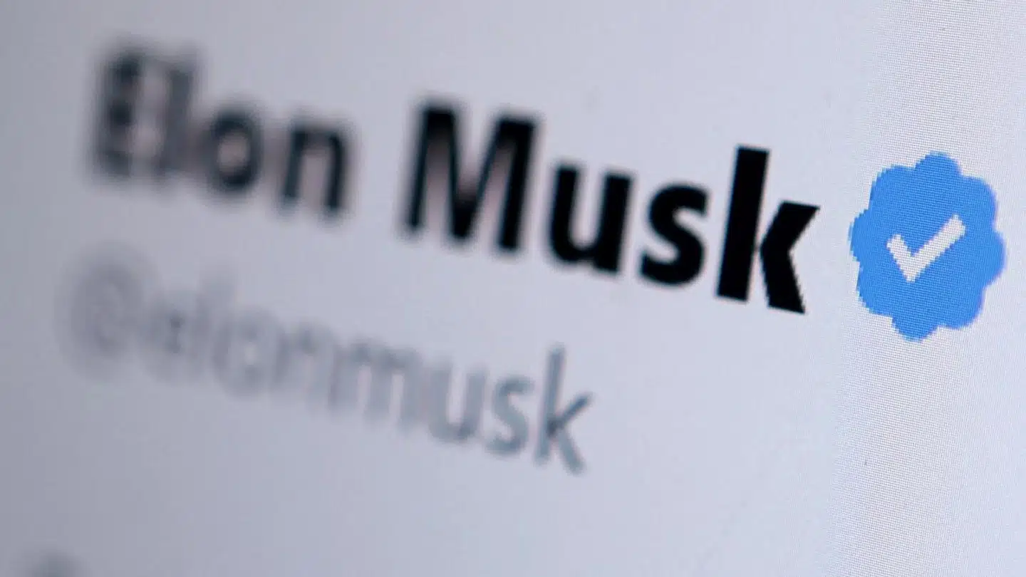 Twitter-ejer Elon Musk har det blå hak eller flueben på sin konto. Dermed vil hans opslag være blandt dem, der anbefales til andre Twitter-brugere efter 15. april, når det sociale medie nu vil forsøge at få flere penge i kassen.