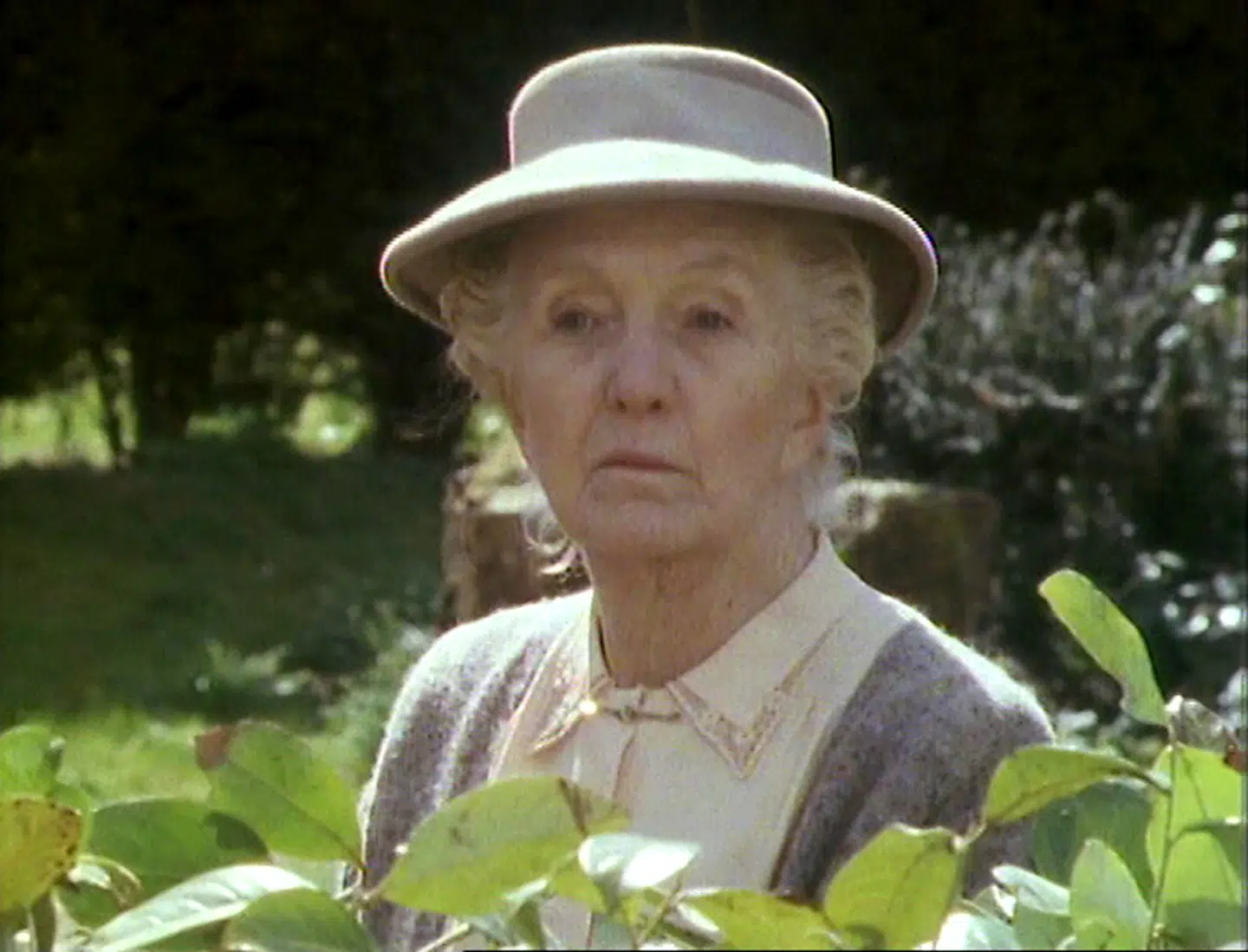 Agatha Christies historier er blevet filmatiseret i en række film og tv-serier. Her ses Miss Marple spillet af Joan Hickson i BBC-serien »Miss Marple«, der oprindelig blev sendt på BBC, og som blandt andet har kørt på DR i årevis.