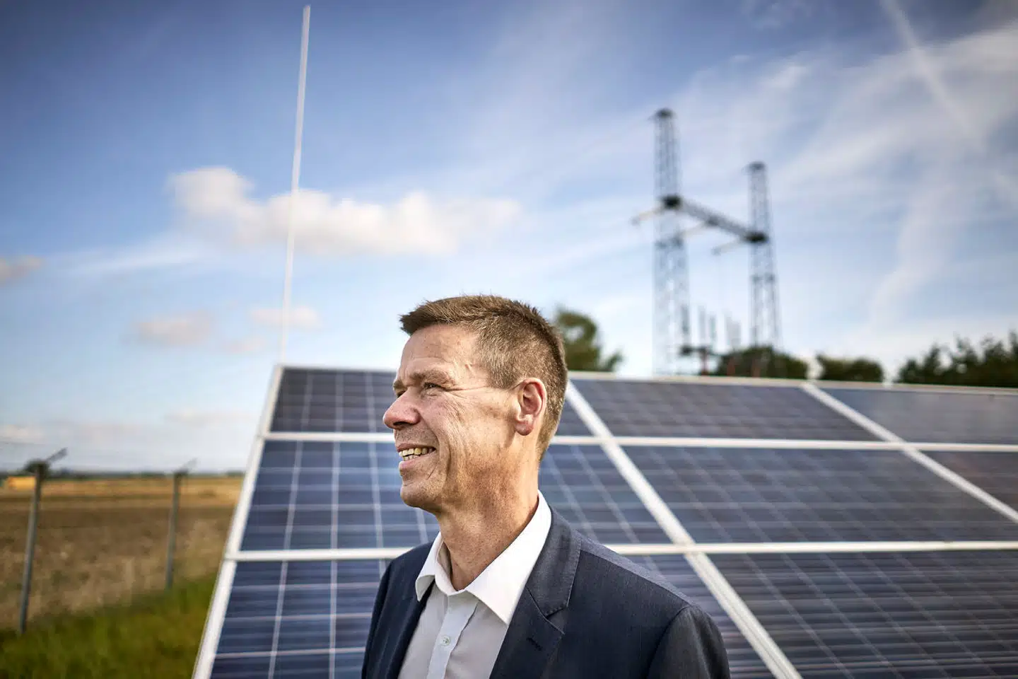 Jesper Hjulmand, topchef for energi- og fibernetkoncernen Andel og formand for Energi Danmark, kæmper lige nu med næb og kløer imod en ekstravagant bonusaftale med tre medarbejdere.