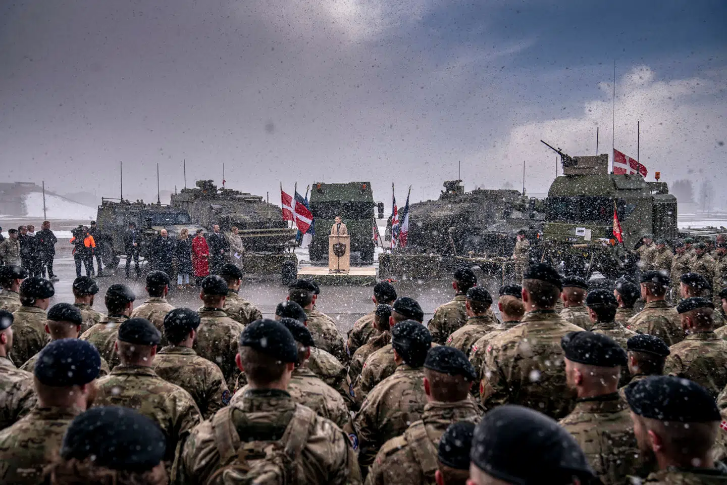 I et internt notat fra Forsvarsministeriet fremgår det, at Danmark er langt fra toppen, når det drejer sig om NATOs evalueringer af de 30 medlemslande. Her ses statsminister Mette Frederiksen (S) under et besøg på militærbasen Tapa i Estland i marts 2022.