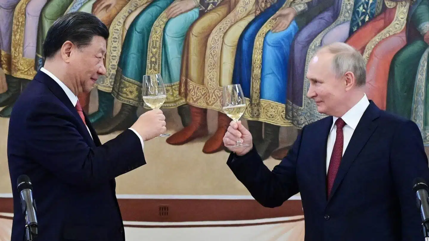 Ruslands præsident, Vladimir Putin, og Kinas præsident, Xi Jinping, har fornyet deres venskabsløfter. Det skaber nye hovedbrud for virksomhederne og en usikker ramme om den globale økonomi.