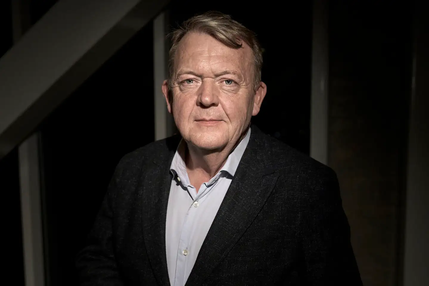 Det var Lars Løkke Rasmussens idé, men det var Mette Frederiksen, der fik det til at ske. Tanken om en regering hen over midten blev præsenteret af Løkke i valgkampen 2019. Først senere dukkede en anden tanke op: Han har selv siddet for bordenden som regeringsleder – kunne han leve i en regering, hvor han ikke var den øverste chef?